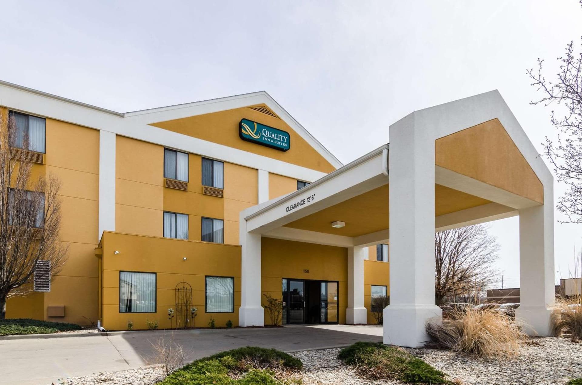 Quality Inn & Suites Manhattan interior in Manhattan, KS — gallery photo 2