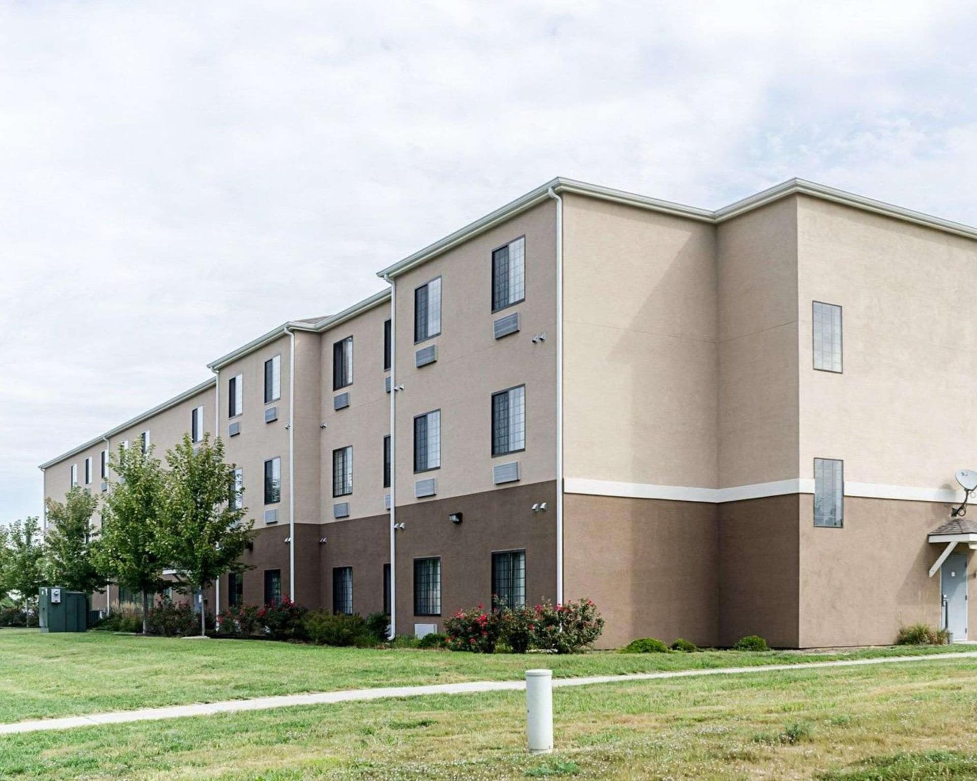 Comfort Inn & Suites Lawrence - University Area property views in Lawrence, KS — gallery photo 3