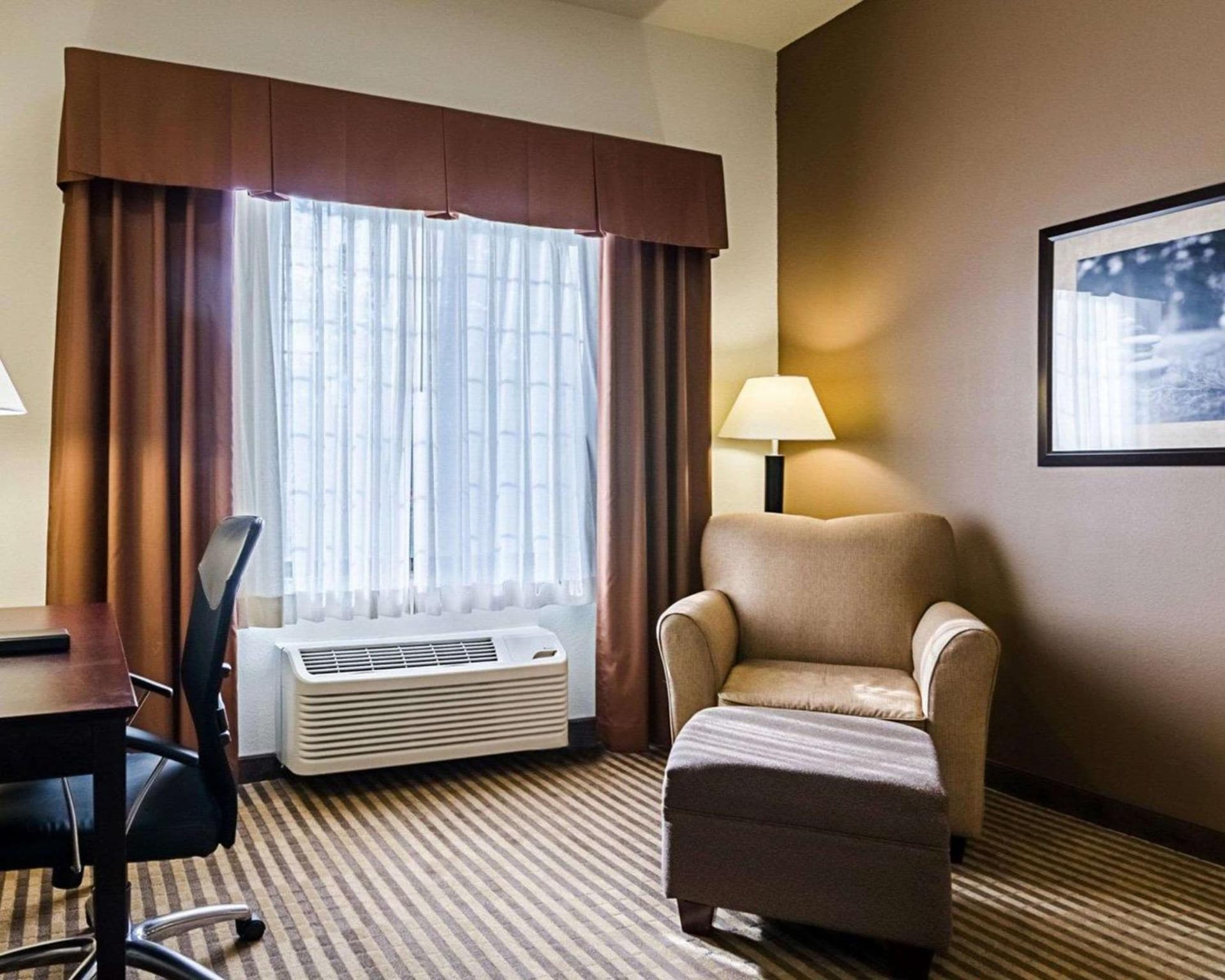Comfort Inn & Suites Lawrence - University Area gallery photo in Lawrence, KS — image 36