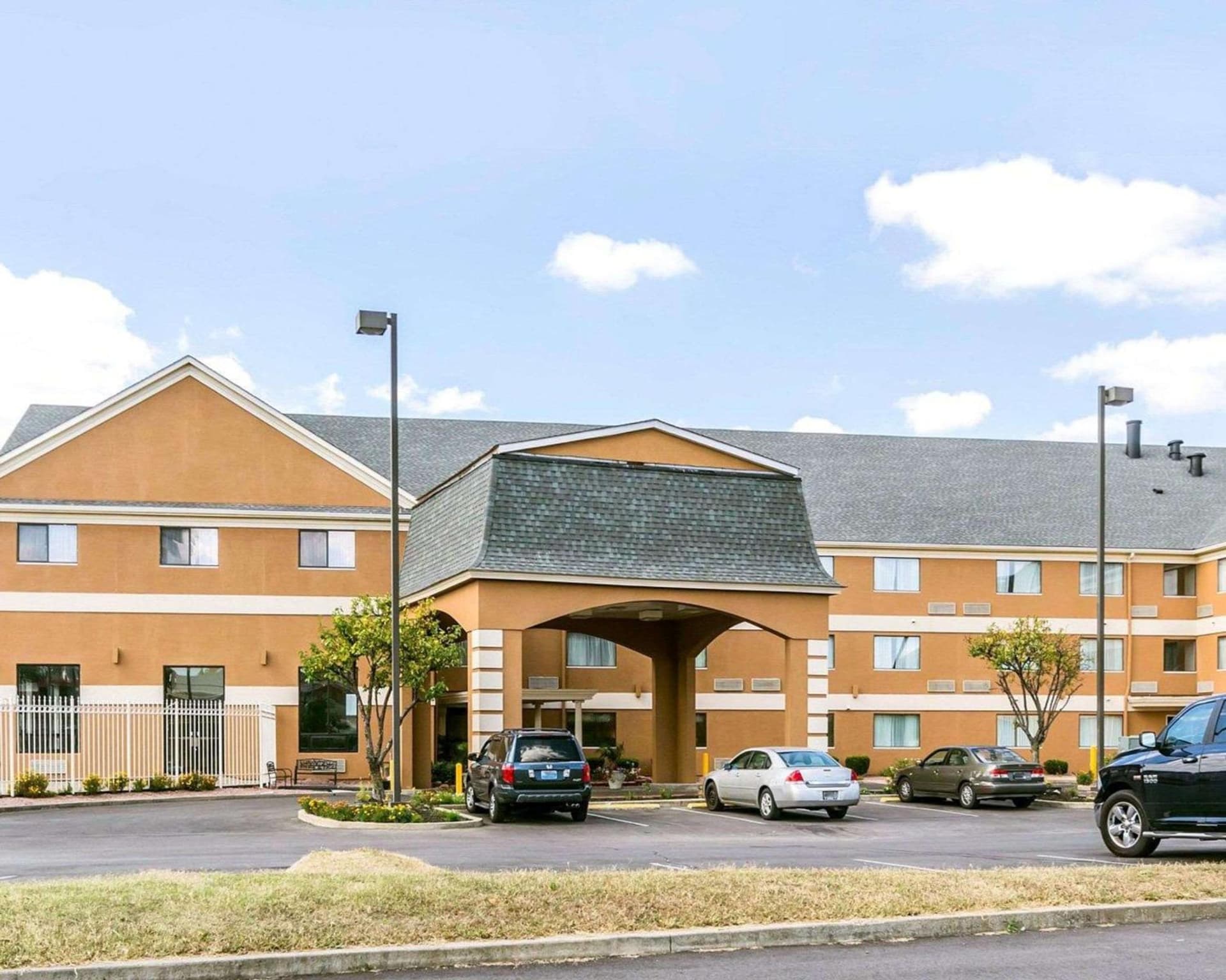 Quality Inn & Suites University-Airport interior in Louisville, KY — gallery photo 2