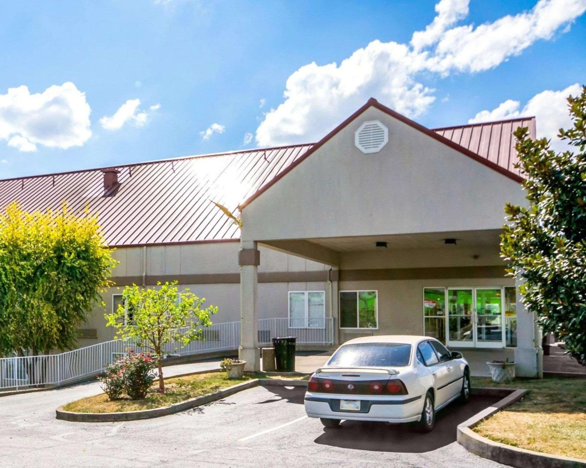 Quality Inn & Suites Elizabethtown interior in Elizabethtown, KY — gallery photo 2