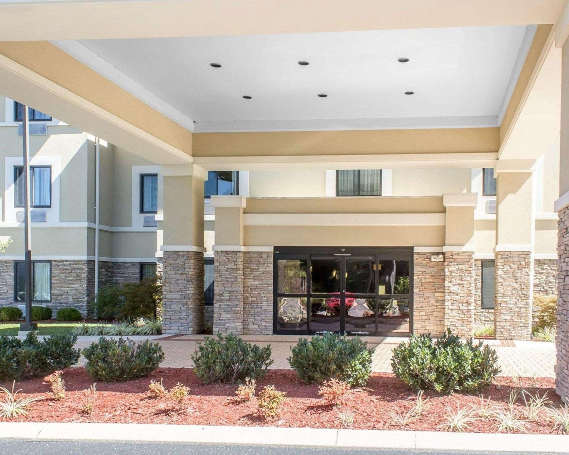 Sleep Inn & Suites Middlesboro property views in Middlesboro, KY — gallery photo 3