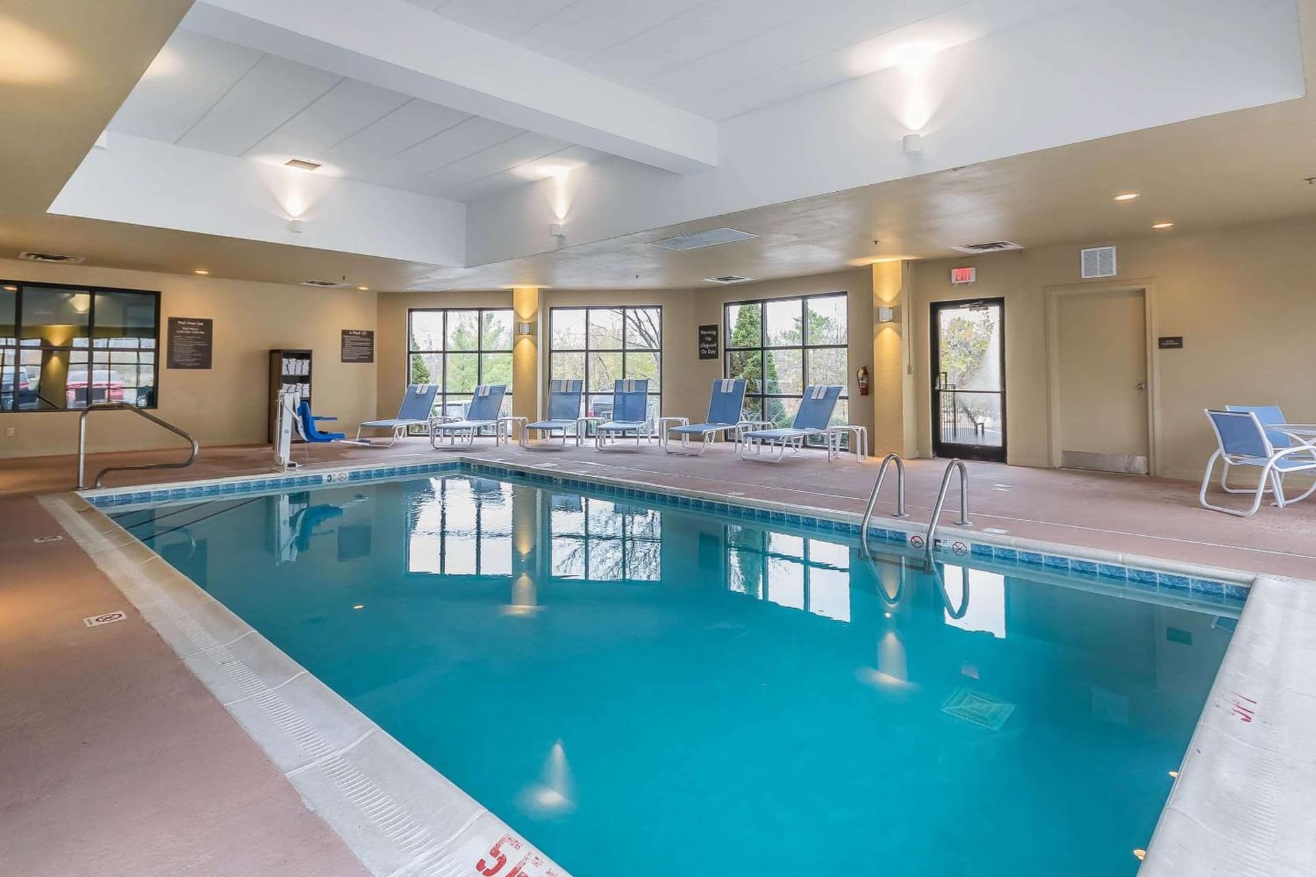 Comfort Inn & Suites Lexington - Hamburg I-75 gallery photo in Lexington, KY — image 11