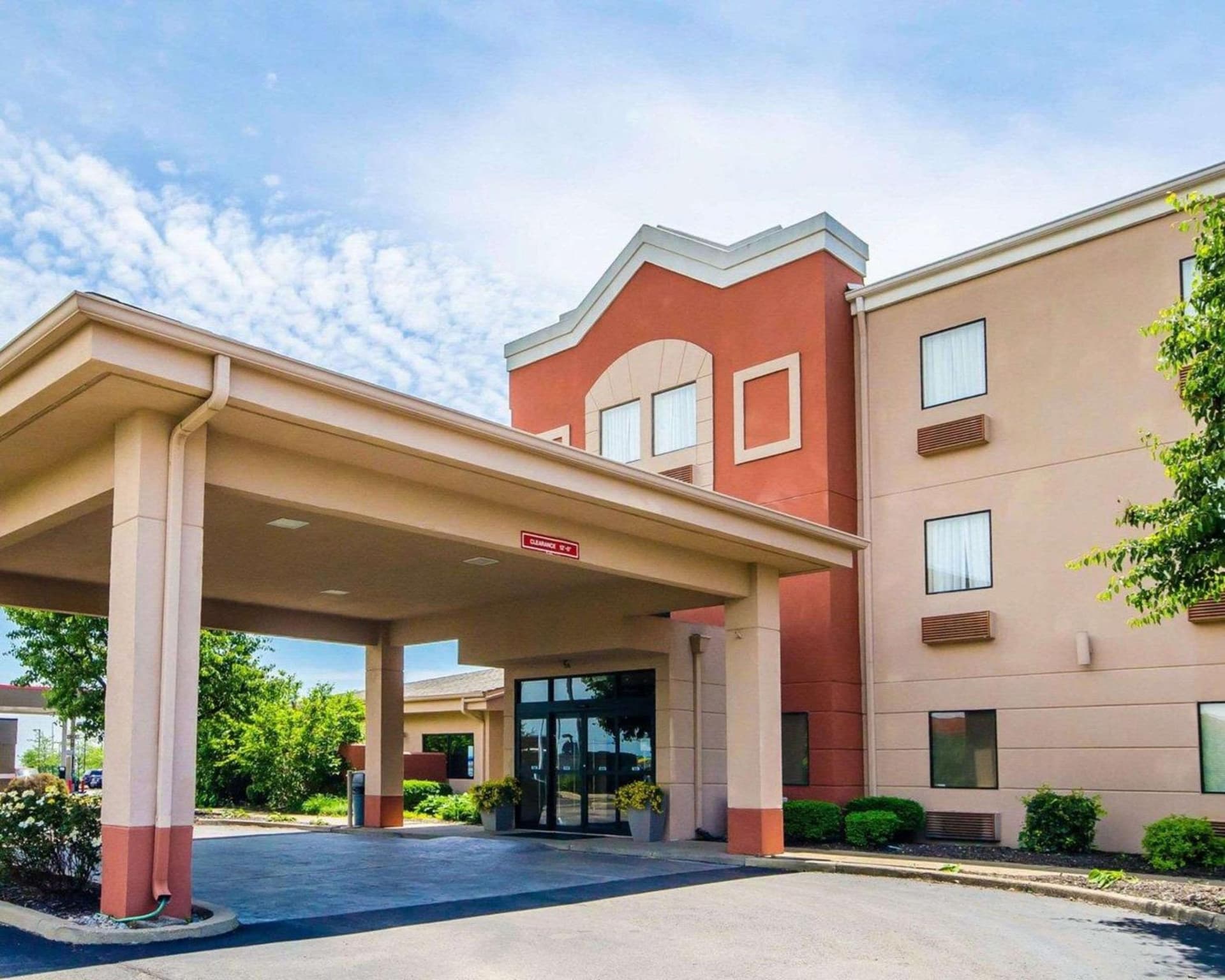 Comfort Suites Louisville East interior in Douglass Hills, KY — gallery photo 2