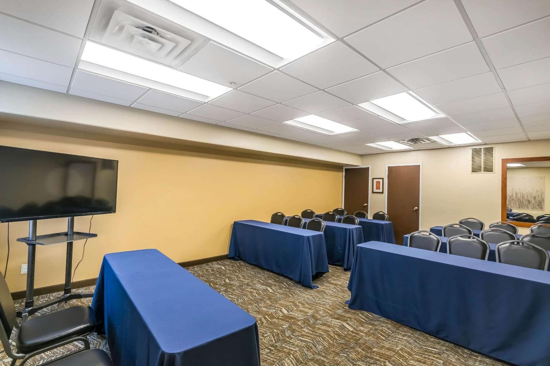 Comfort Inn & Suites Lexington - Hamburg I-75 gallery photo in Lexington, KY — image 41