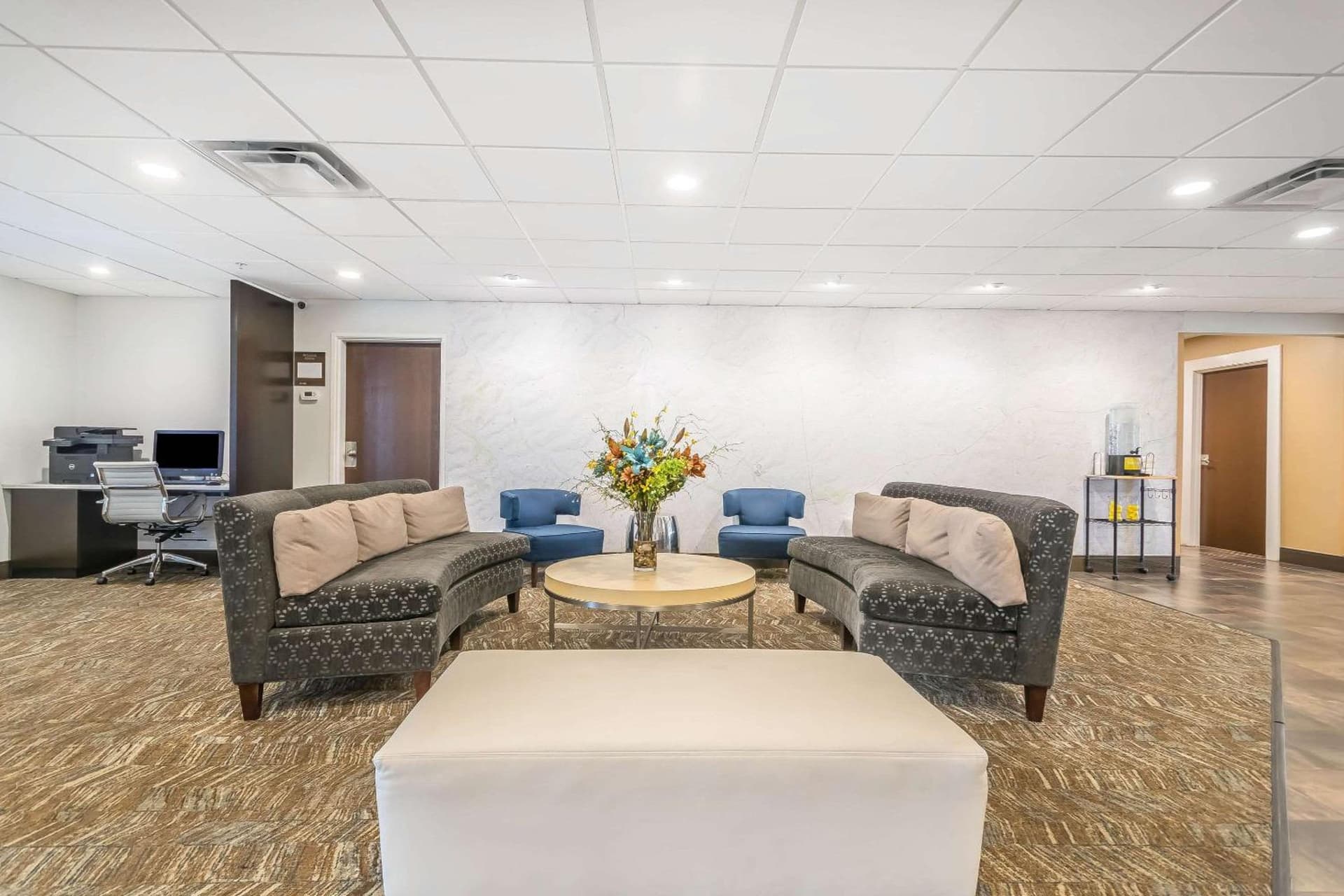 Comfort Inn & Suites Lexington - Hamburg I-75 gallery photo in Lexington, KY — image 23