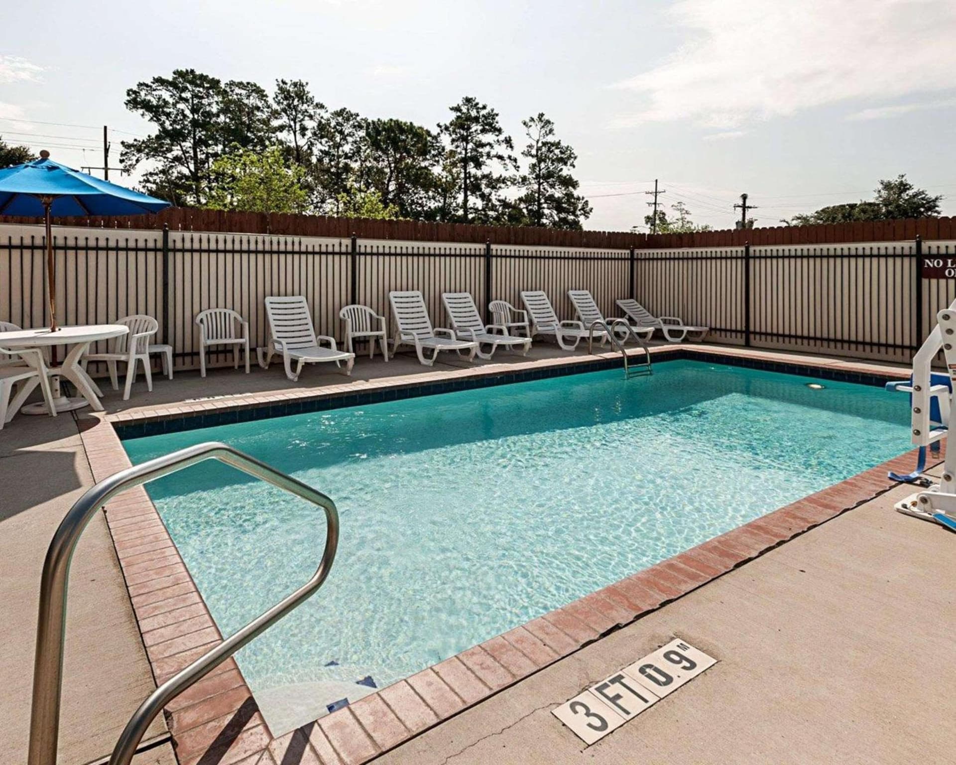 Comfort Suites Lake Charles interior in Lake Charles, LA — gallery photo 2
