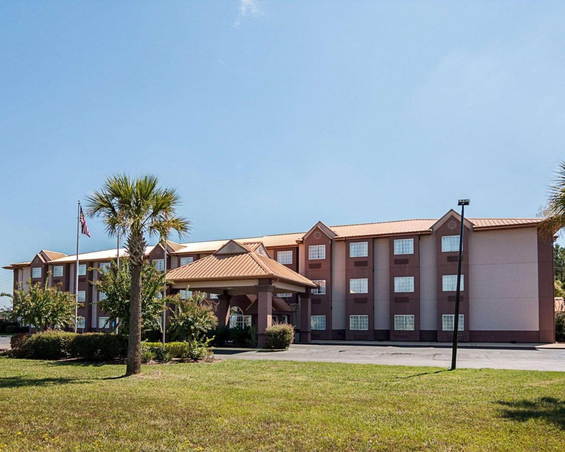 Econo Lodge Inn & Suites Natchitoches property views in Natchitoches, LA — gallery photo 3