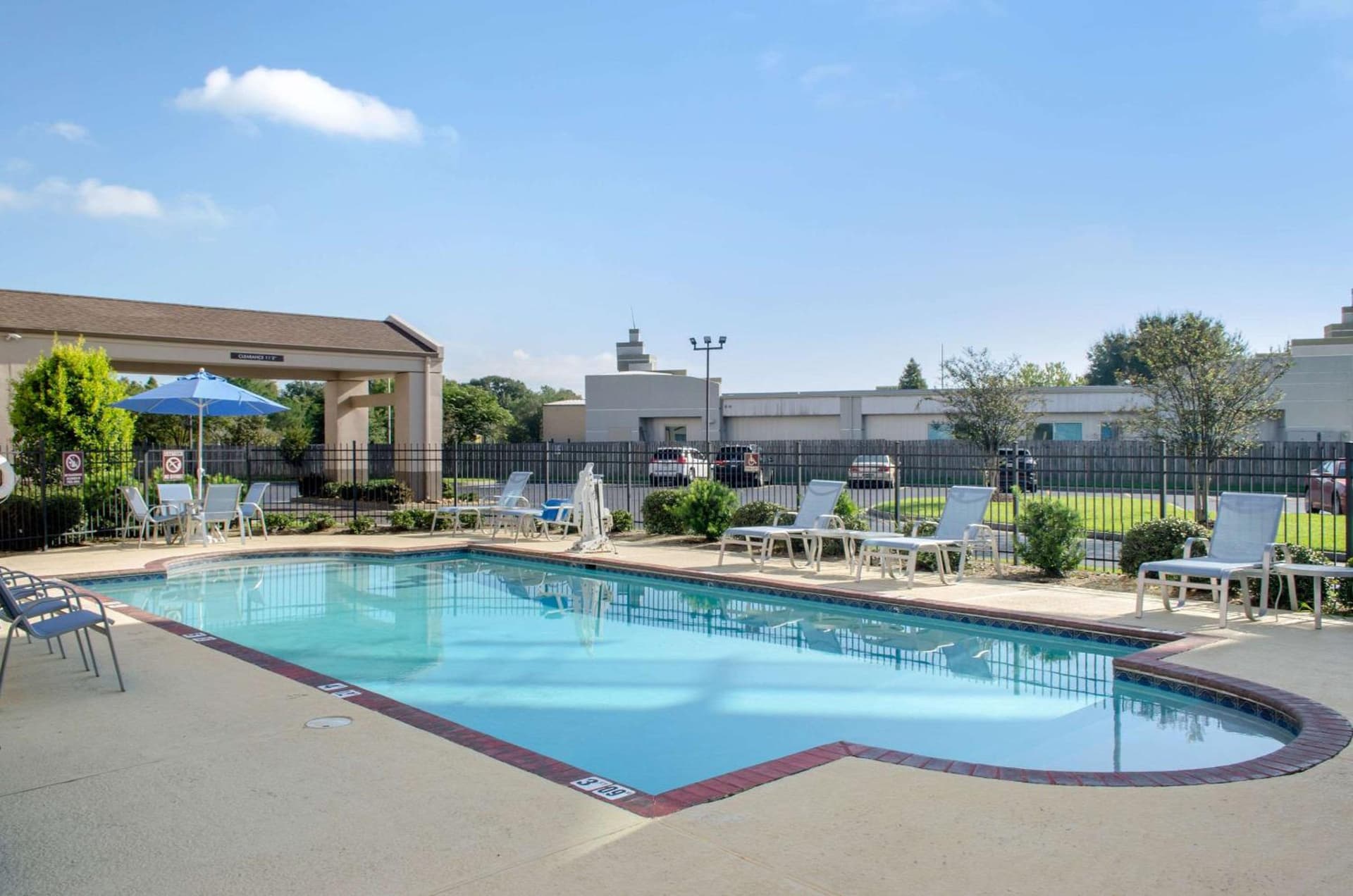 Sleep Inn Baton Rouge East I-12 property views in Baton Rouge, LA — gallery photo 3