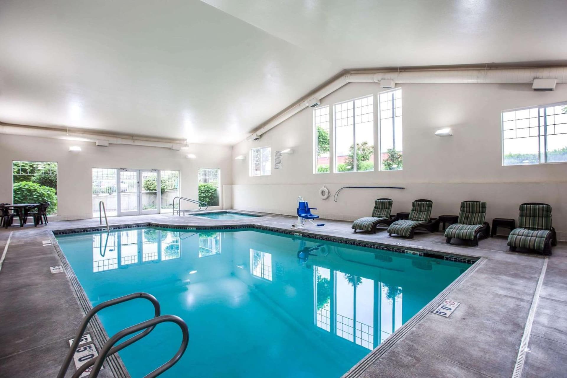 Quality Inn & Suites Federal Way - Seattle interior in Federal Way, WA — gallery photo 2