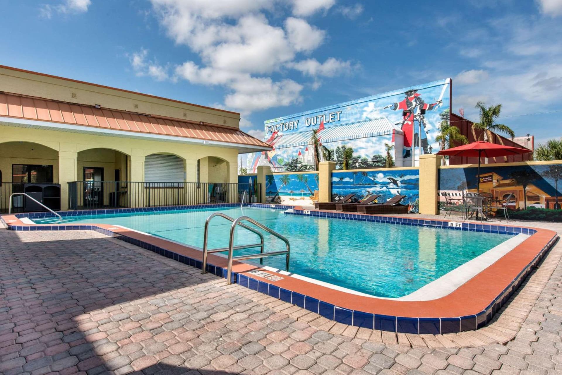 Clarion Inn & Suites Kissimmee-Lake Buena Vista South gallery photo in Kissimmee, FL — image 32