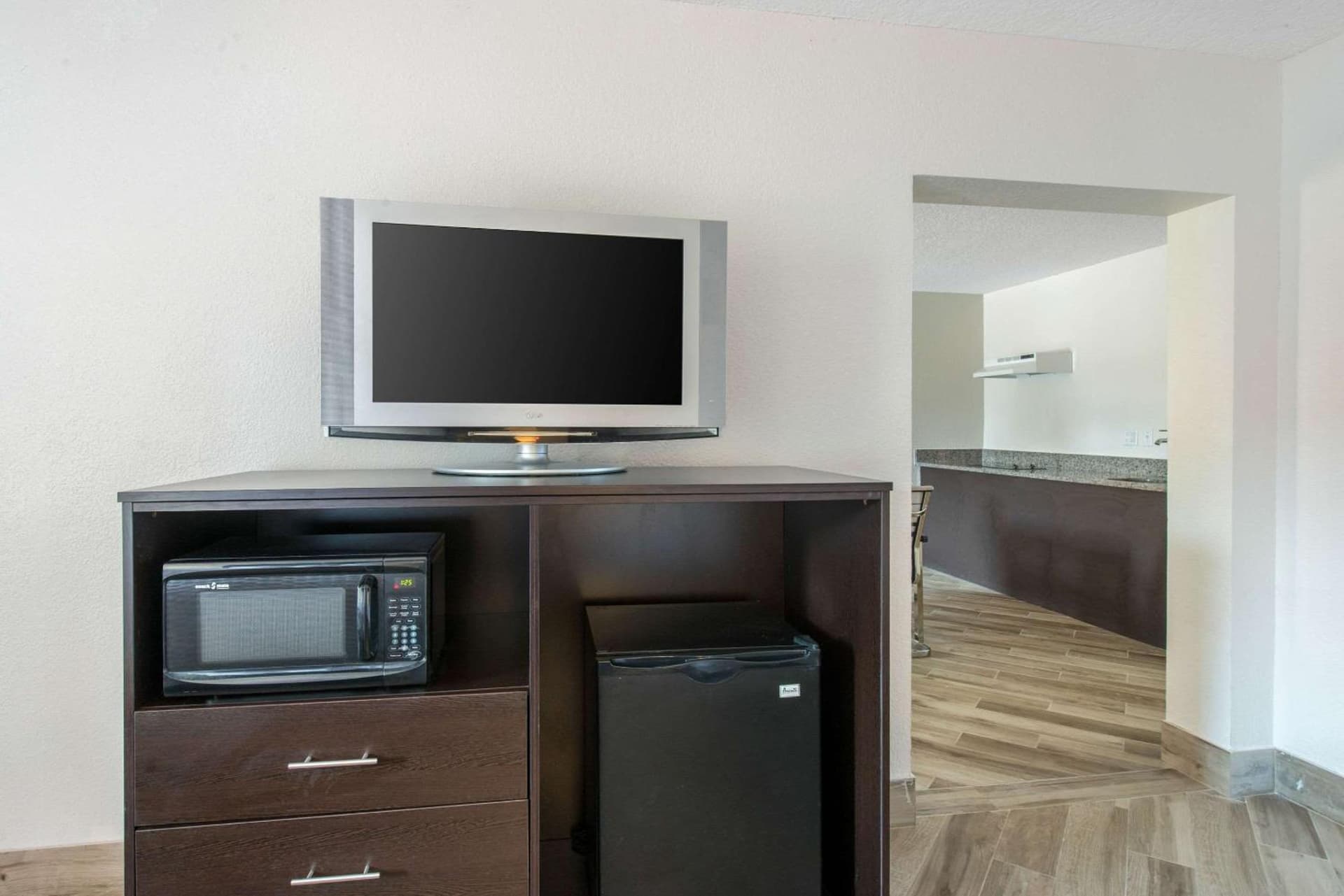 Clarion Inn & Suites Kissimmee-Lake Buena Vista South gallery photo in Kissimmee, FL — image 42