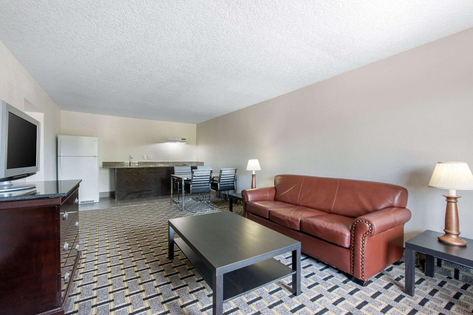 Clarion Inn & Suites Kissimmee-Lake Buena Vista South gallery photo in Kissimmee, FL — image 31