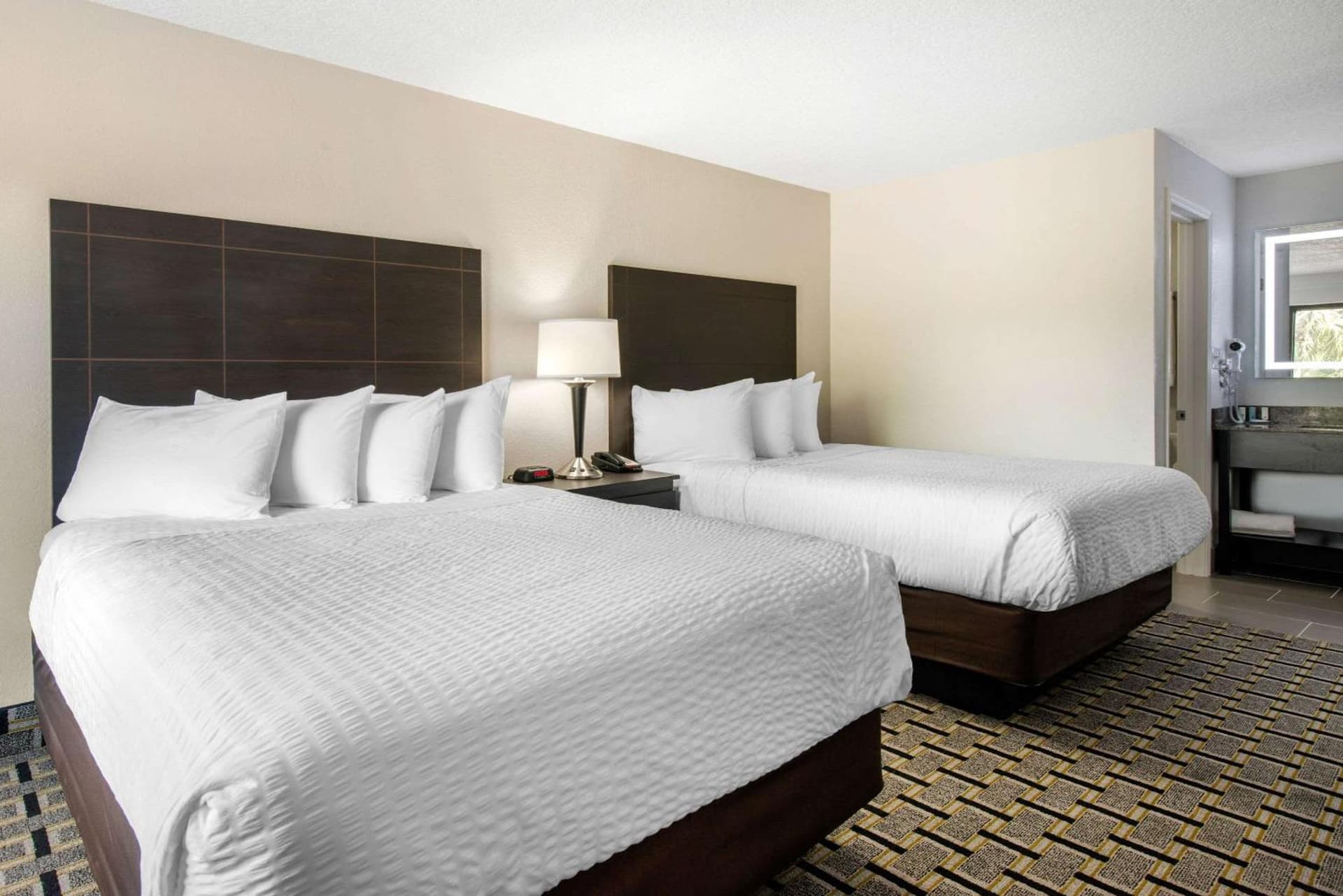 Clarion Inn & Suites Kissimmee-Lake Buena Vista South gallery photo in Kissimmee, FL — image 15