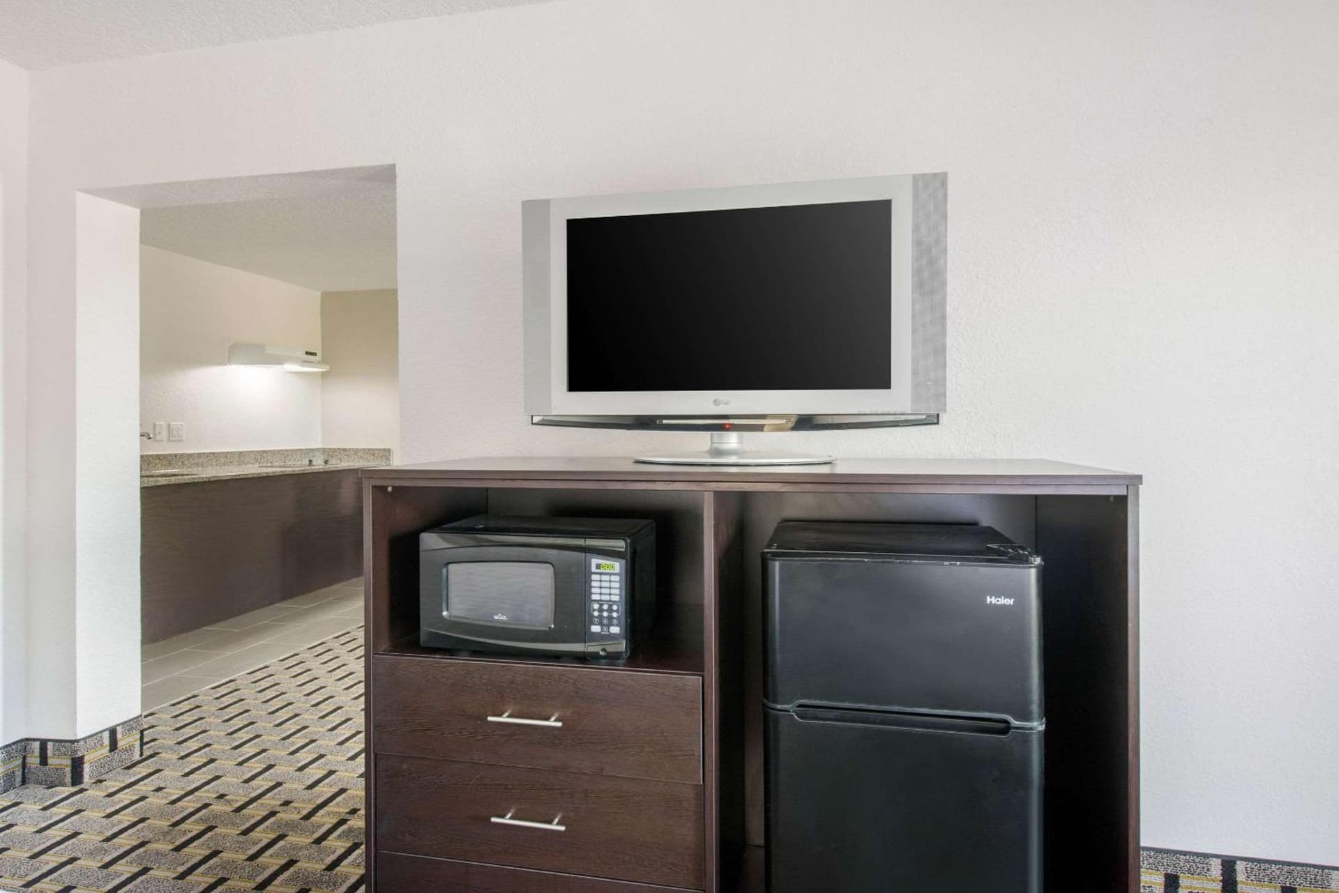 Clarion Inn & Suites Kissimmee-Lake Buena Vista South gallery photo in Kissimmee, FL — image 12