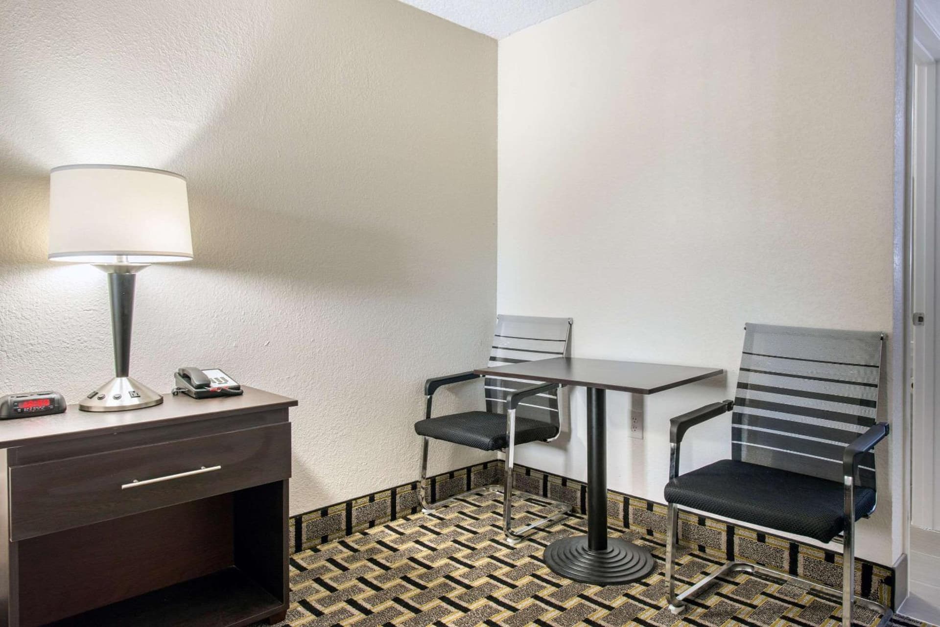 Clarion Inn & Suites Kissimmee-Lake Buena Vista South gallery photo in Kissimmee, FL — image 41