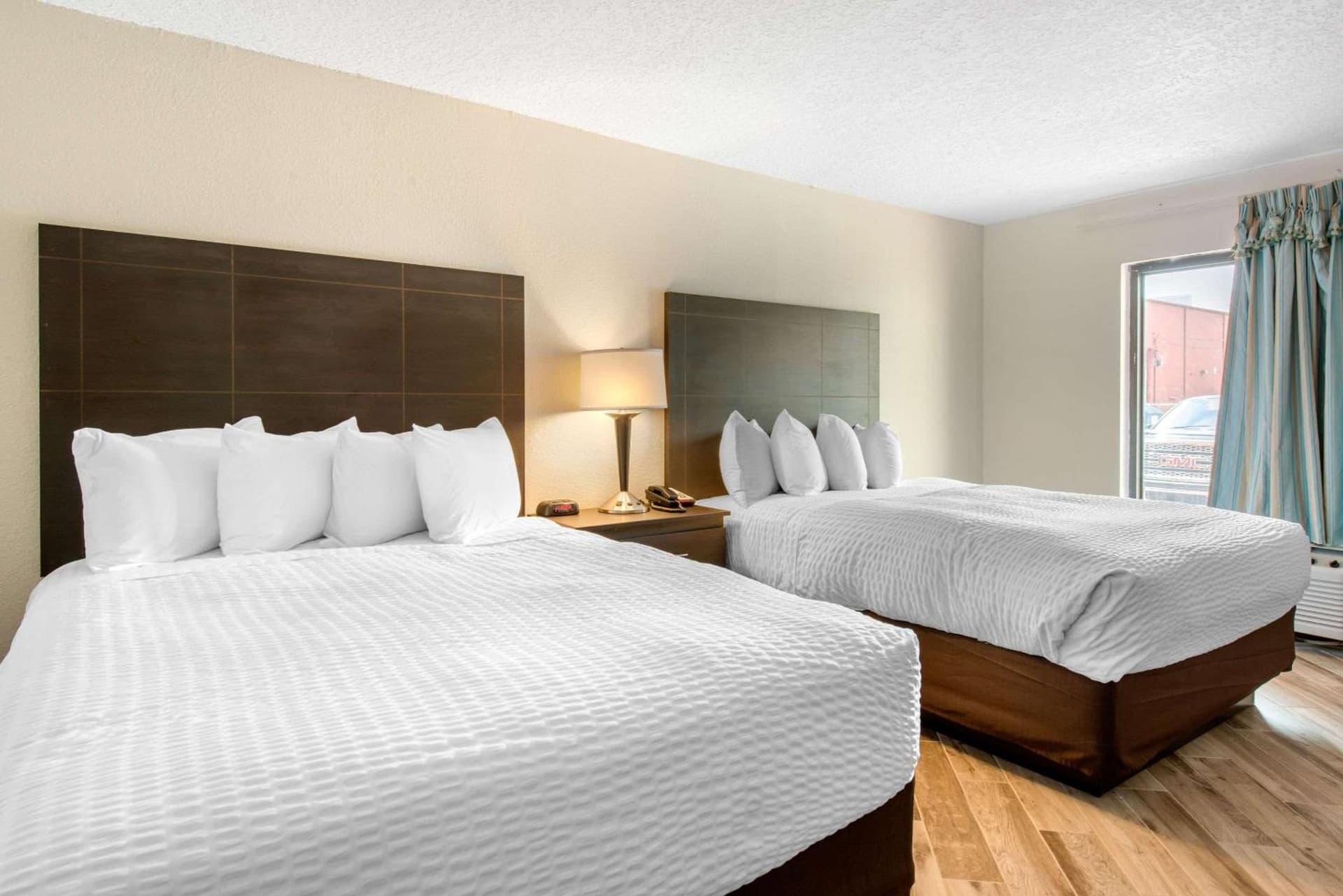 Clarion Inn & Suites Kissimmee-Lake Buena Vista South gallery photo in Kissimmee, FL — image 35