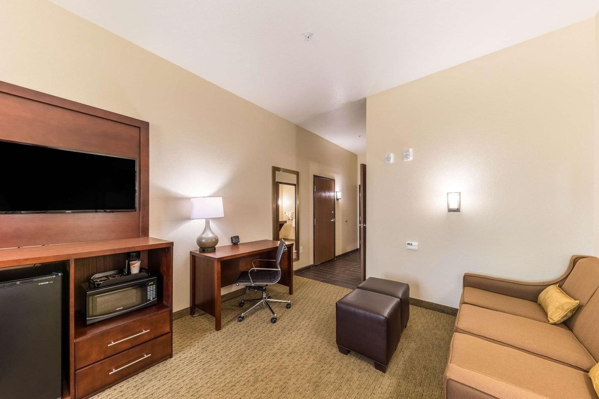 Comfort Suites Grand Prairie - Arlington North gallery photo in Grand Prairie, TX — image 9