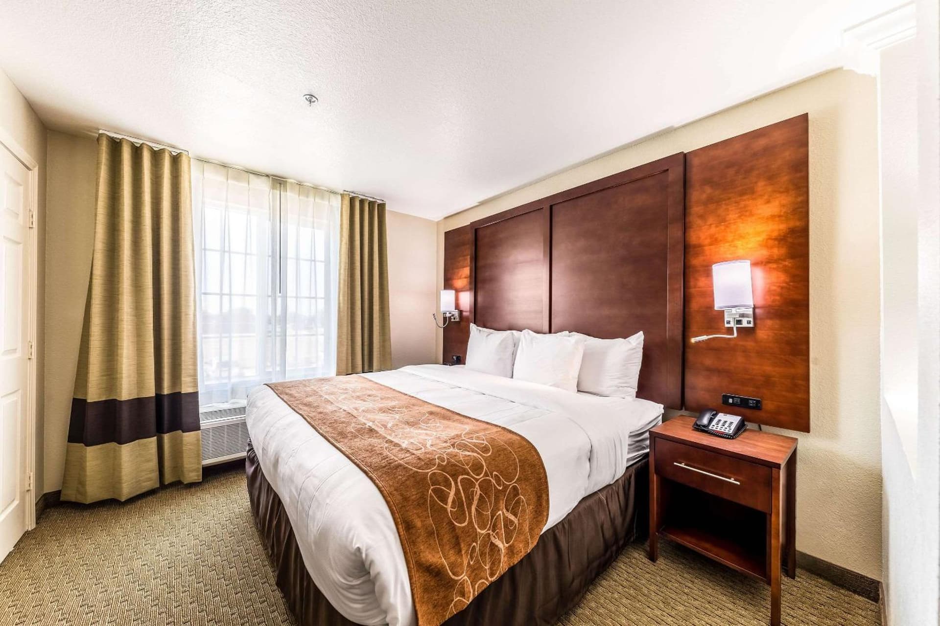 Comfort Suites Grand Prairie - Arlington North gallery photo in Grand Prairie, TX — image 5