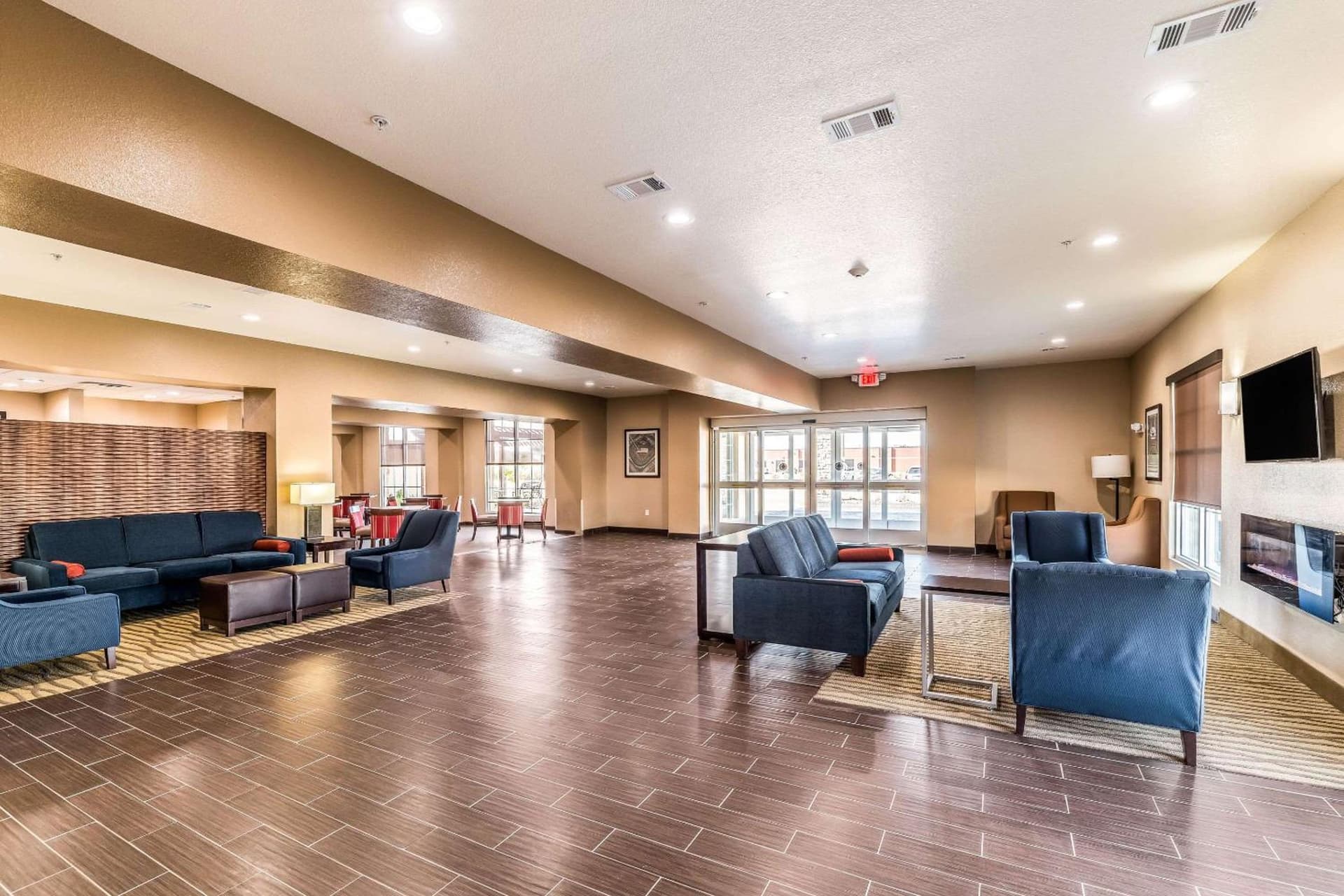 Comfort Suites Grand Prairie - Arlington North gallery photo in Grand Prairie, TX — image 38