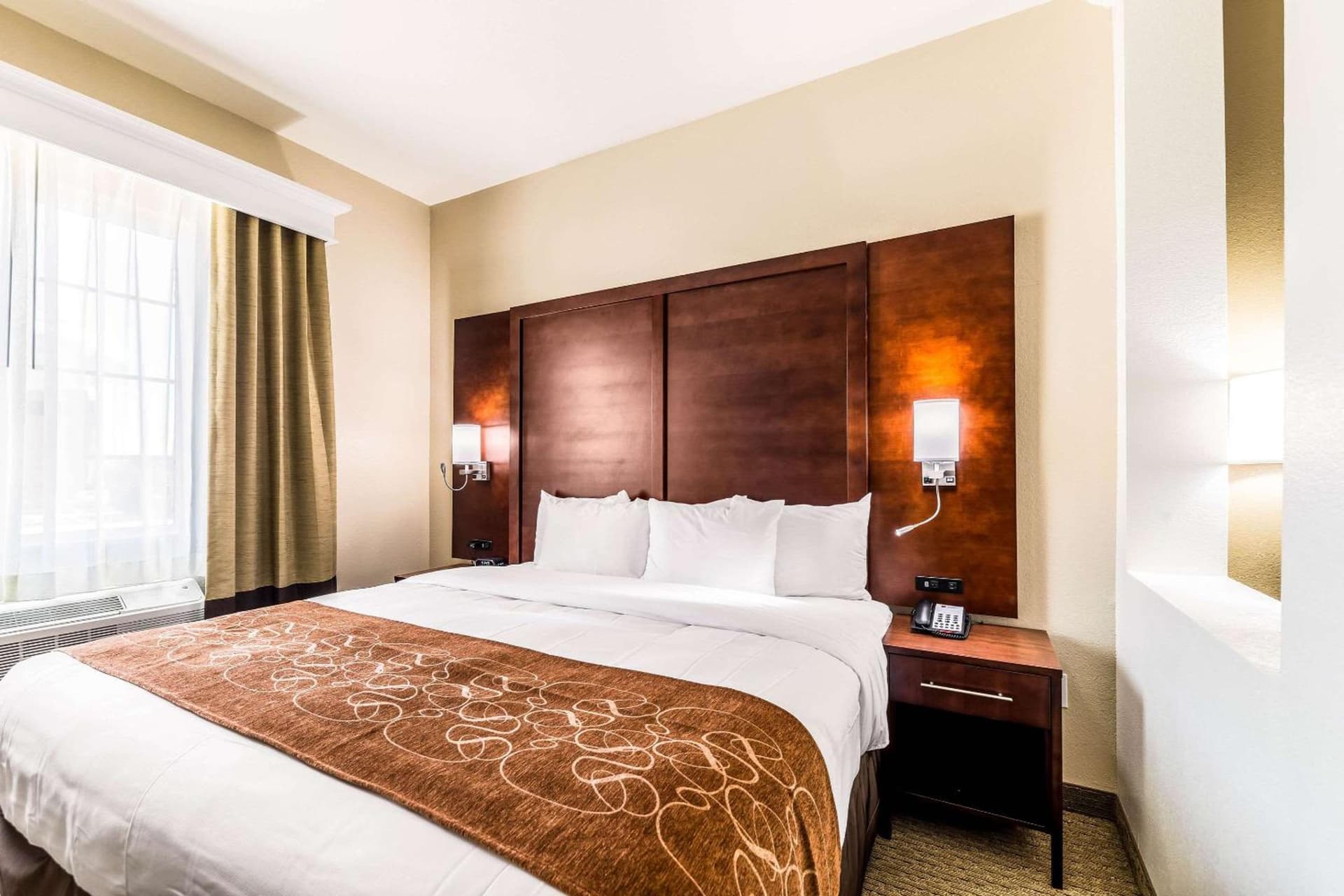 Comfort Suites Grand Prairie - Arlington North gallery photo in Grand Prairie, TX — image 42