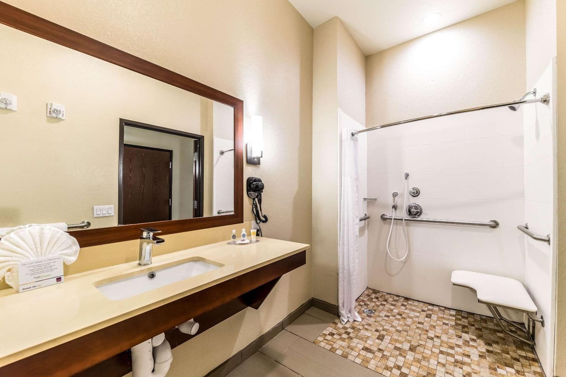 Comfort Suites Grand Prairie - Arlington North gallery photo in Grand Prairie, TX — image 33