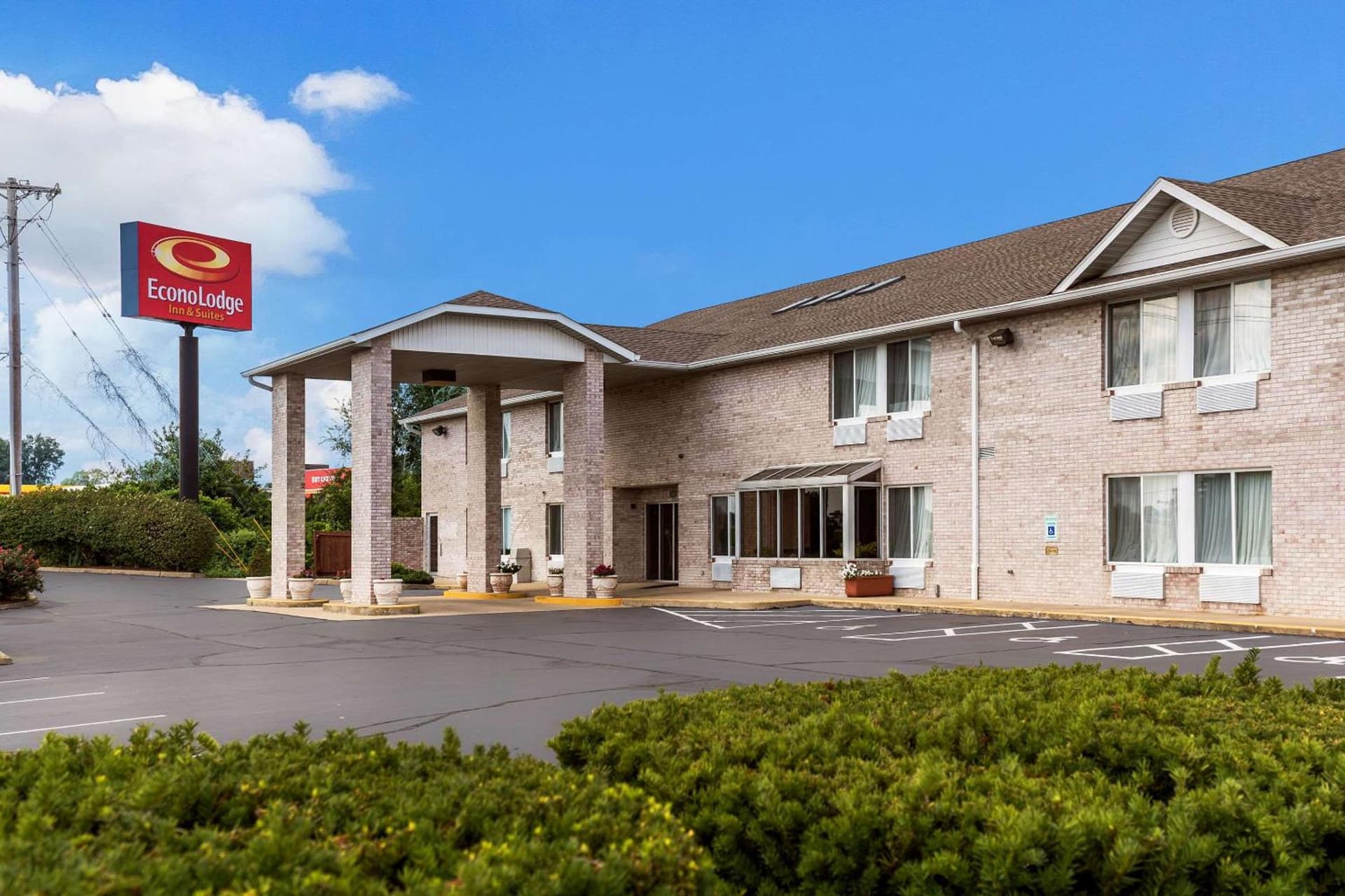 Econo Lodge Inn & Suites Fairview Heights St Louis featured exterior or lobby in Fairview Heights, IL — similar hotel