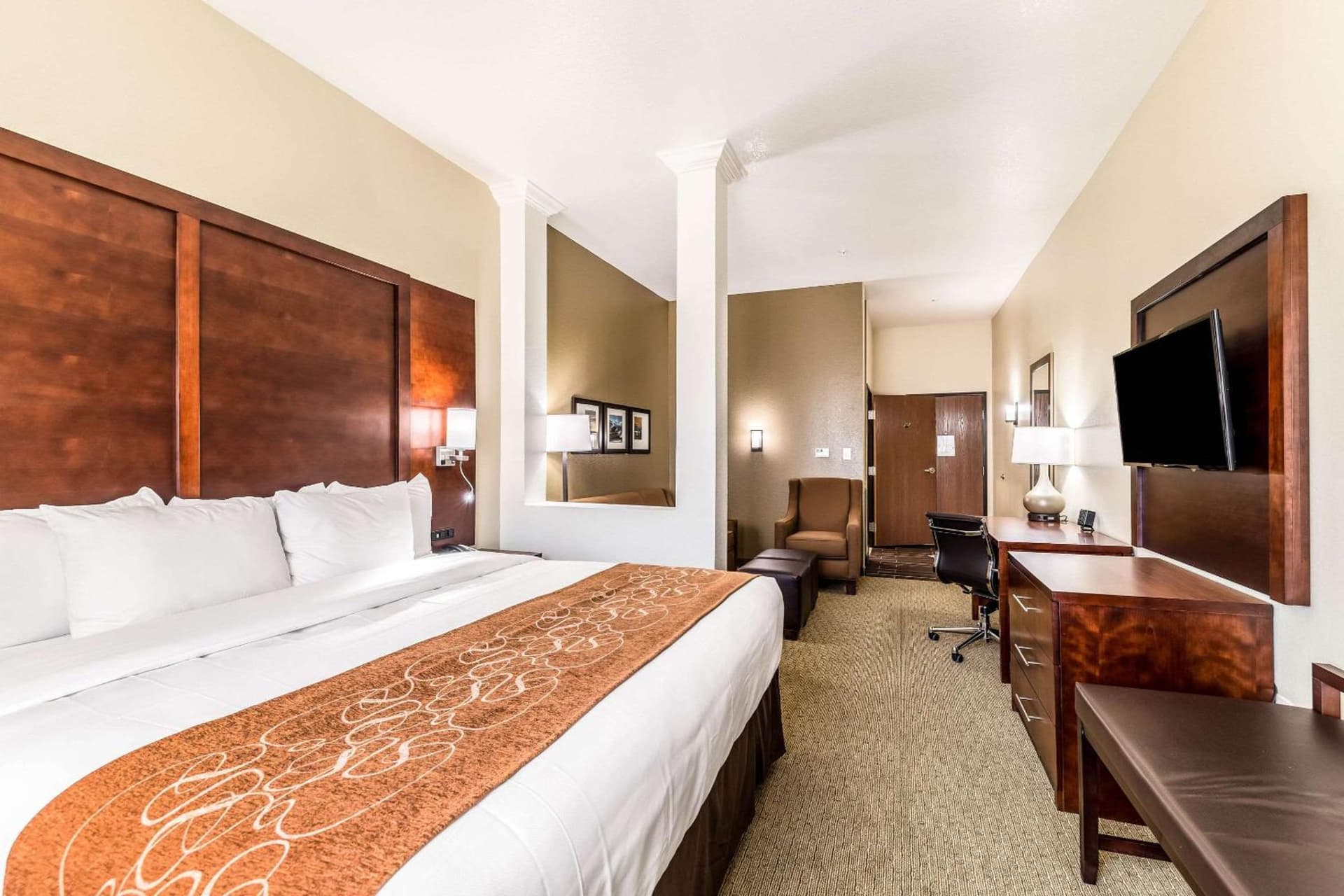 Comfort Suites Grand Prairie - Arlington North gallery photo in Grand Prairie, TX — image 32
