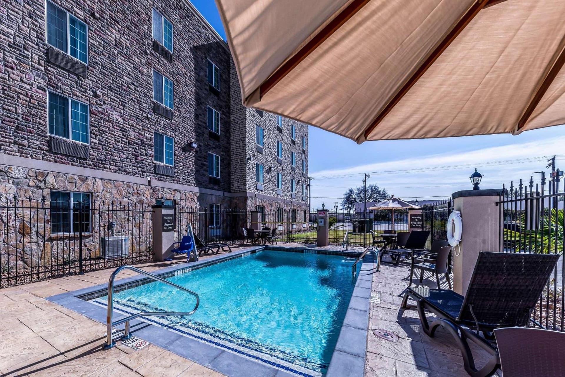 Comfort Suites Grand Prairie - Arlington North gallery photo in Grand Prairie, TX — image 12