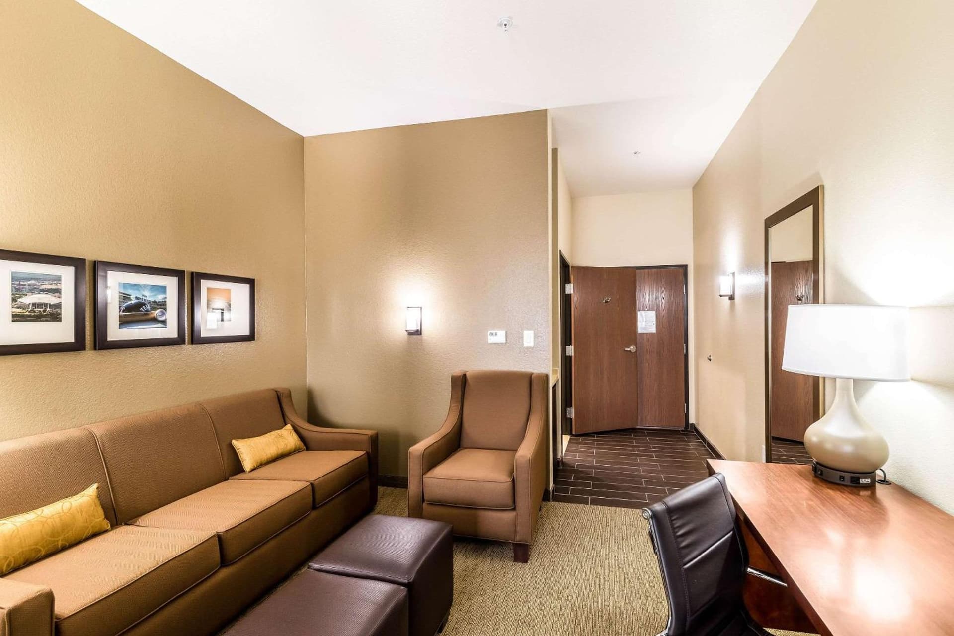 Comfort Suites Grand Prairie - Arlington North gallery photo in Grand Prairie, TX — image 23