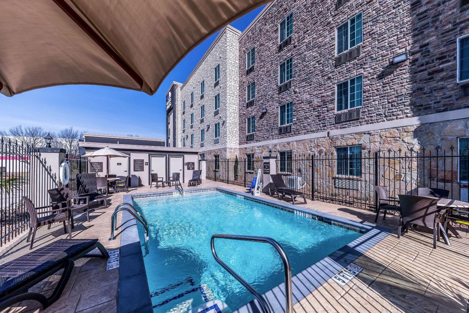 Comfort Suites Grand Prairie - Arlington North gallery photo in Grand Prairie, TX — image 7