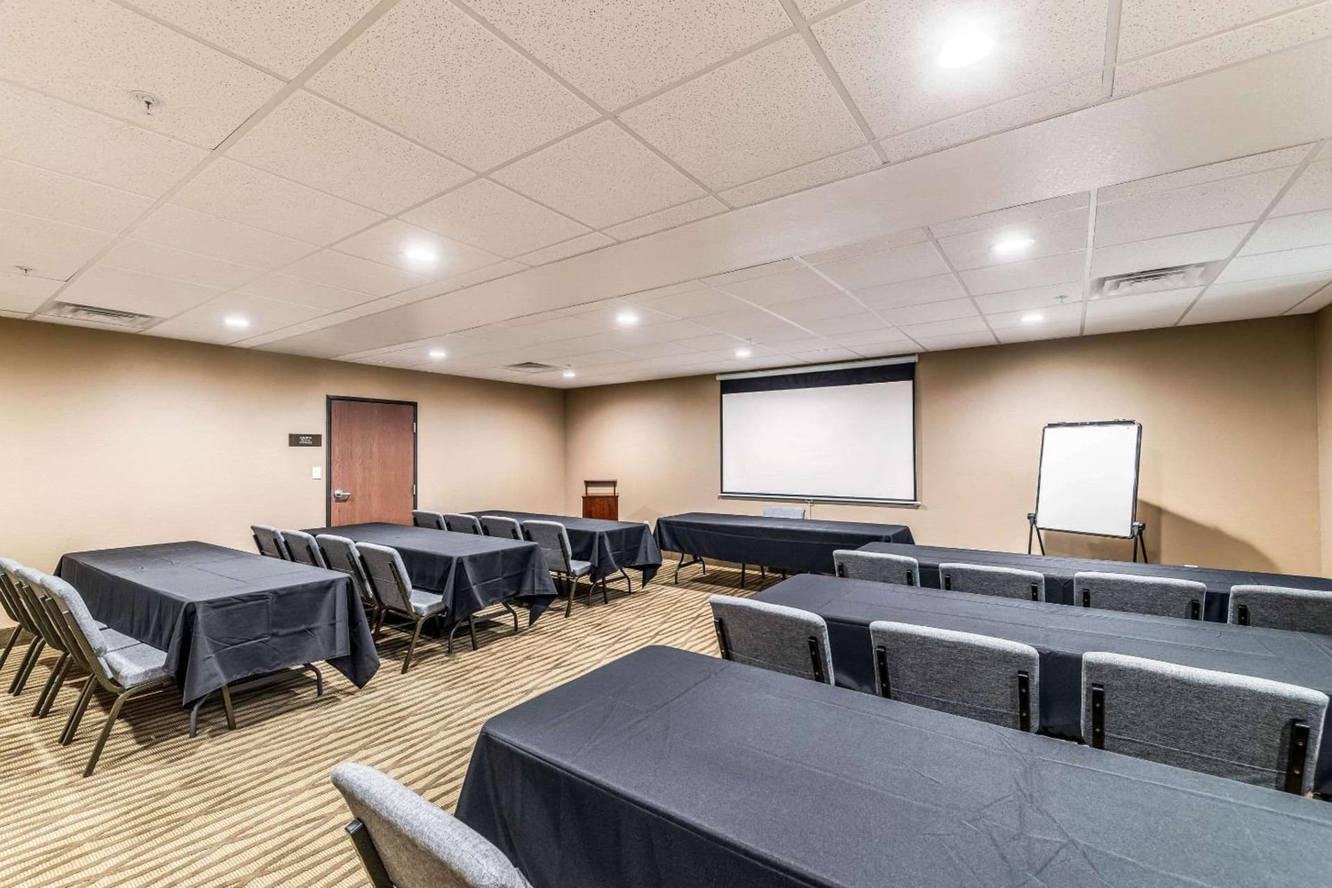 Comfort Suites Grand Prairie - Arlington North gallery photo in Grand Prairie, TX — image 6