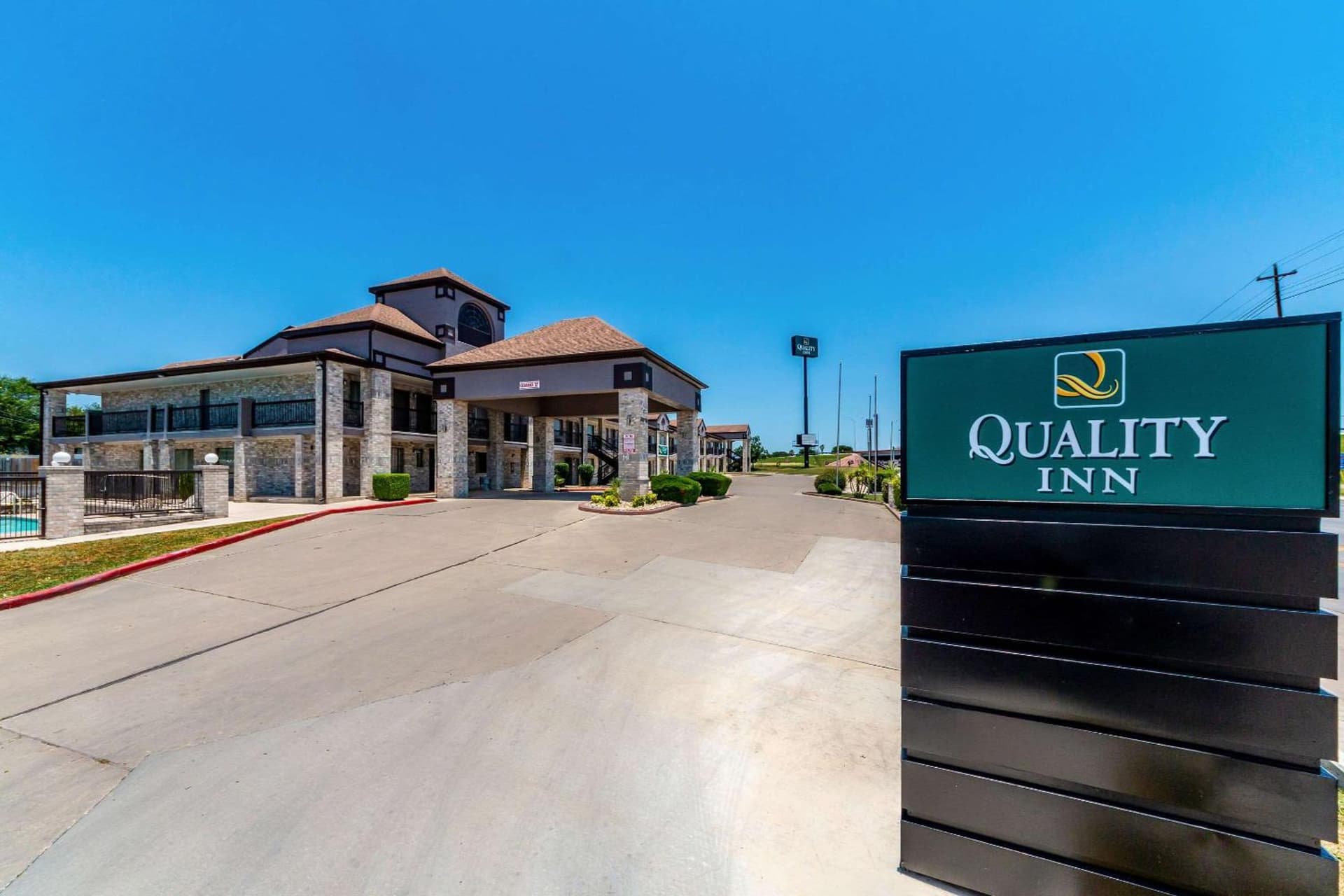 Quality Inn I-10 East near Frost Bank Center interior in San Antonio, TX — gallery photo 2