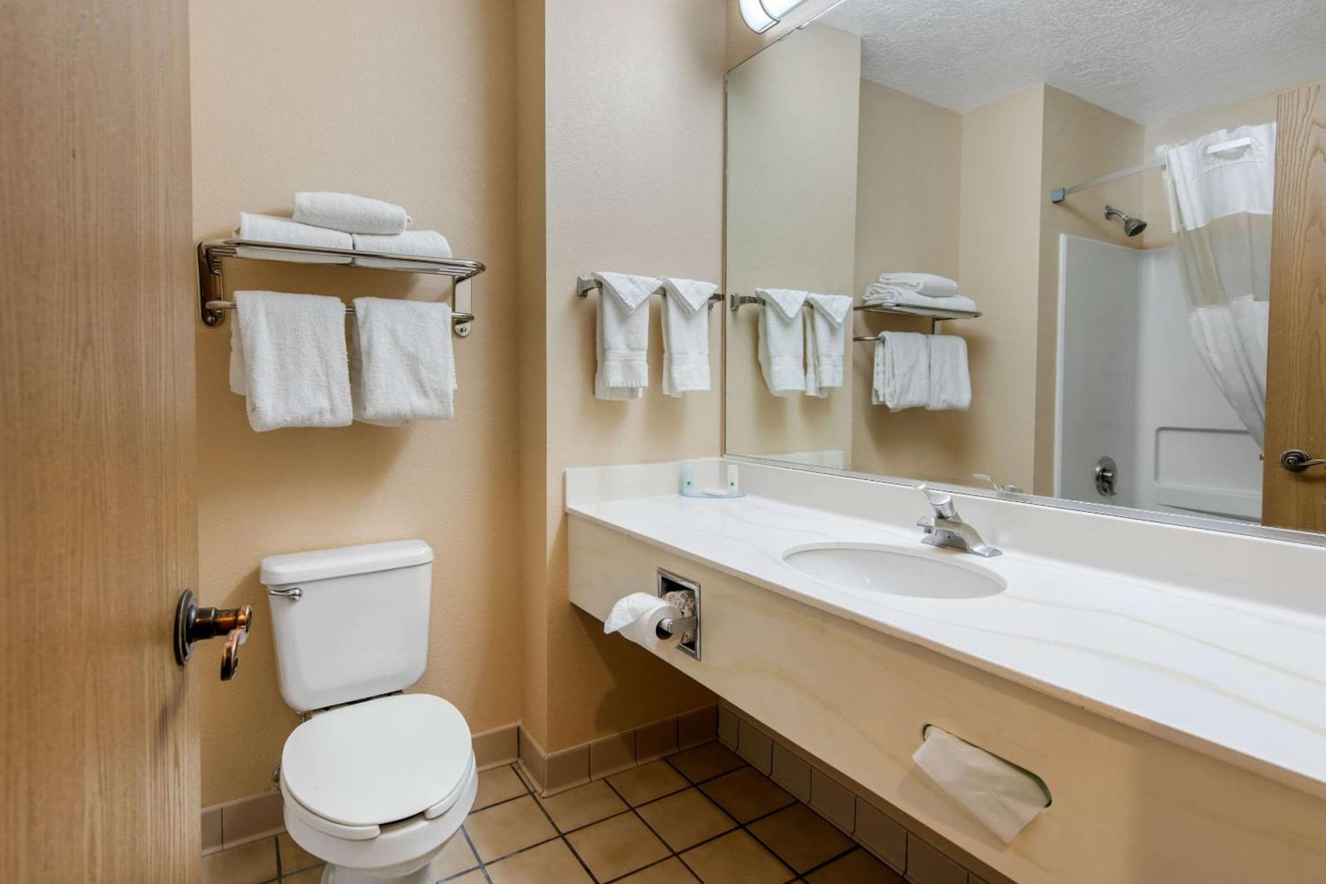 Quality Inn & Suites Albuquerque North near Balloon Fiesta Park gallery photo in Albuquerque, NM — image 30