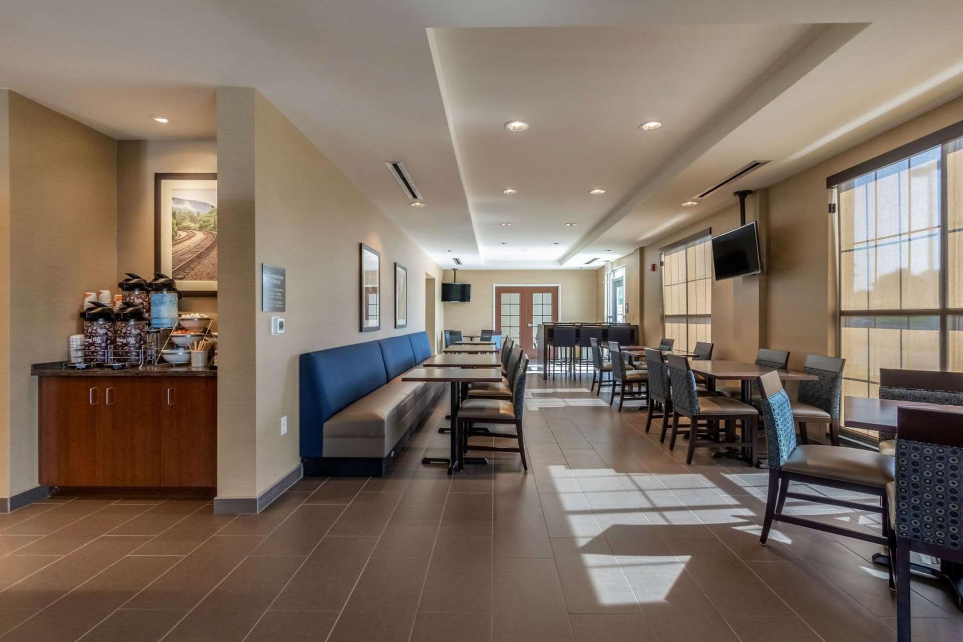 Comfort Inn & Suites - Harrisburg Airport - Hershey South gallery photo in Middletown, PA — image 32