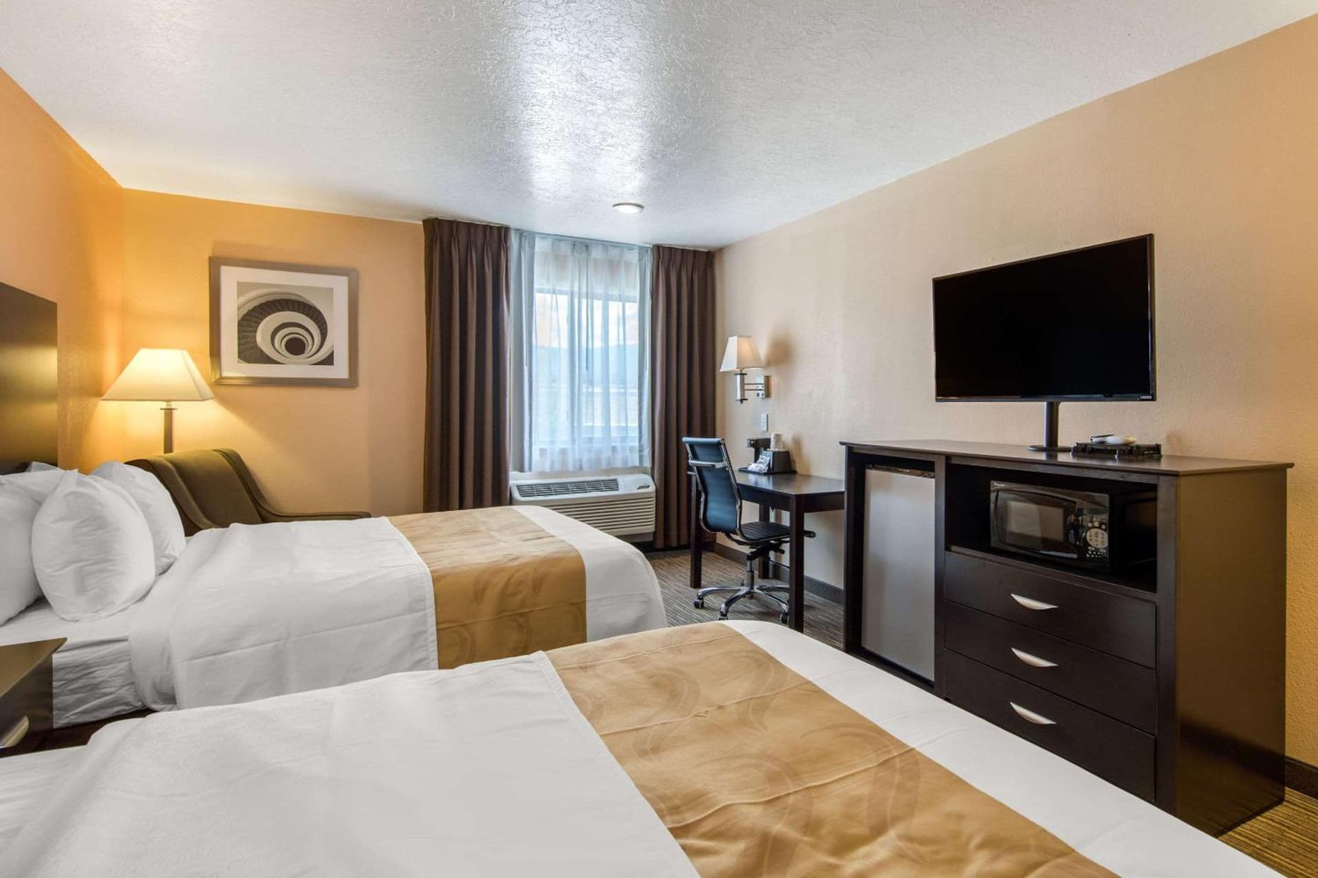 Quality Inn & Suites Albuquerque North near Balloon Fiesta Park gallery photo in Albuquerque, NM — image 13