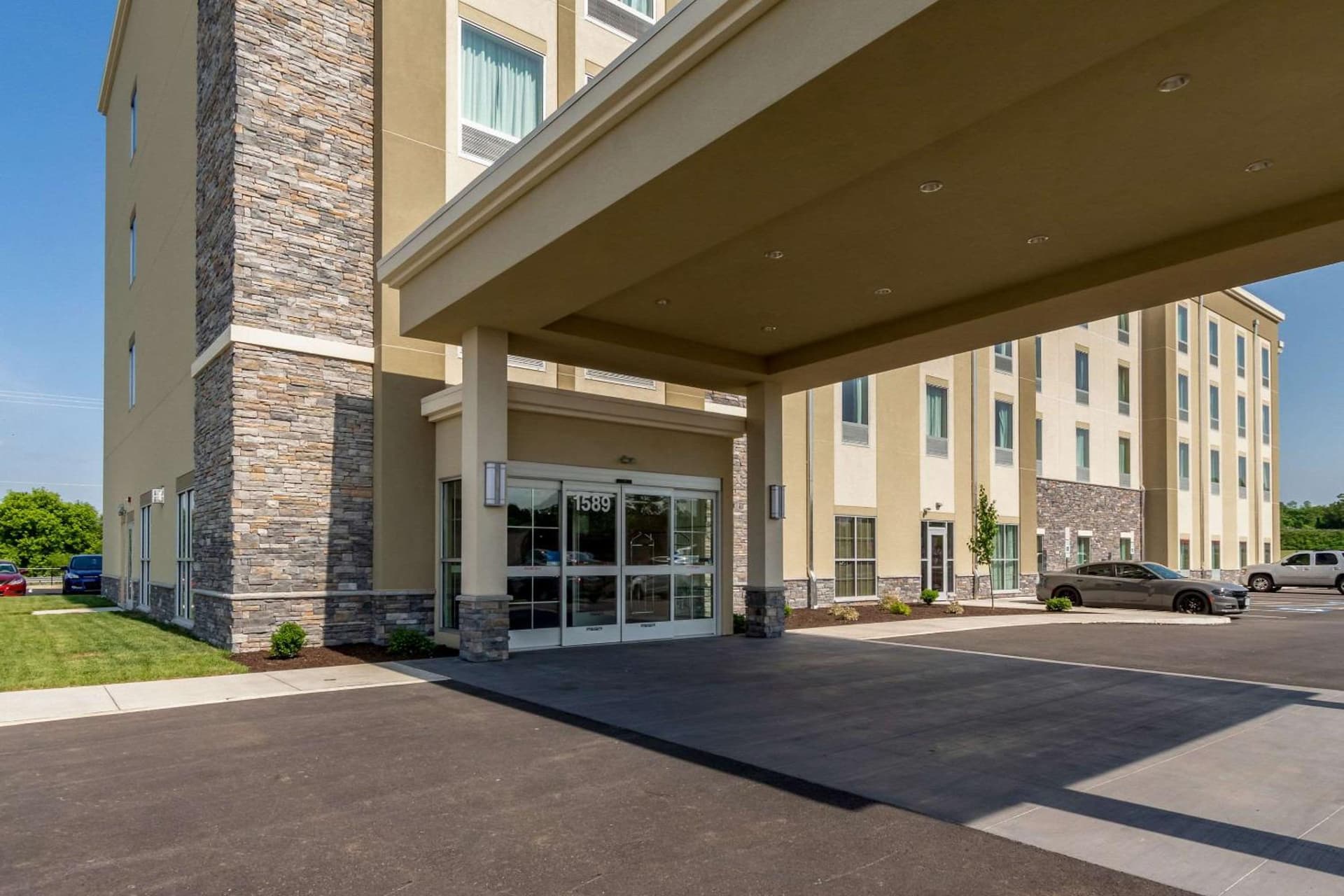 Comfort Inn & Suites - Harrisburg Airport - Hershey South property views in Middletown, PA — gallery photo 3