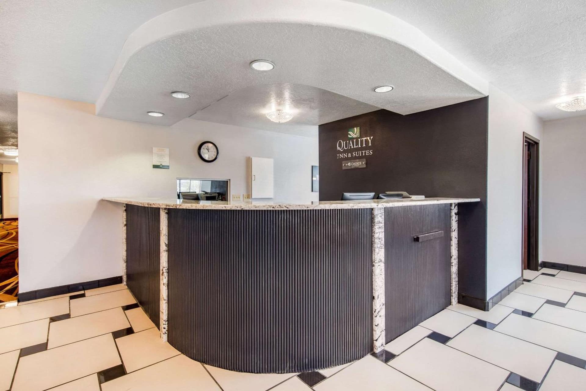 Quality Inn & Suites Albuquerque North near Balloon Fiesta Park gallery photo in Albuquerque, NM — image 31