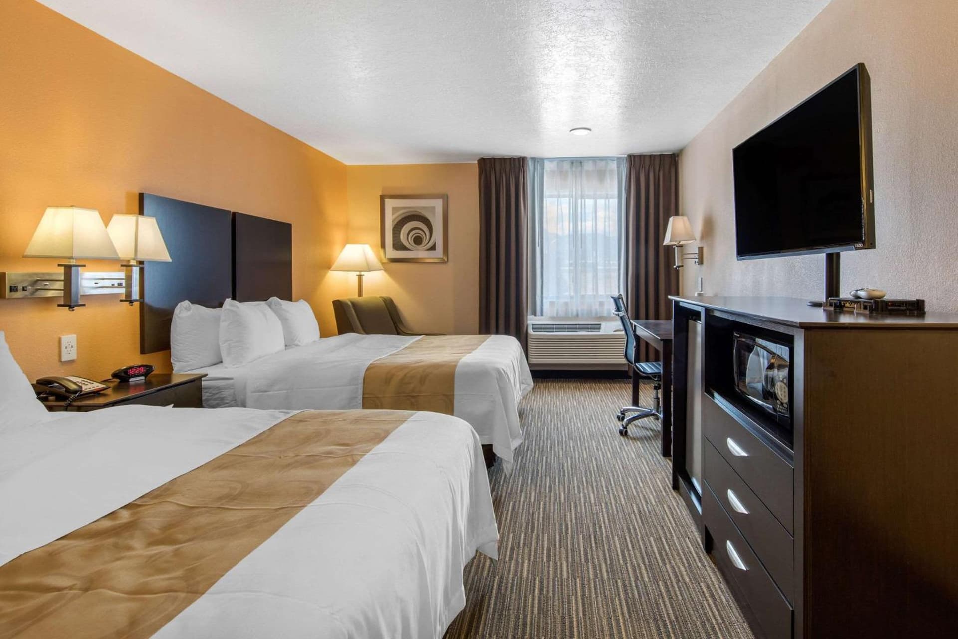 Quality Inn & Suites Albuquerque North near Balloon Fiesta Park gallery photo in Albuquerque, NM — image 14