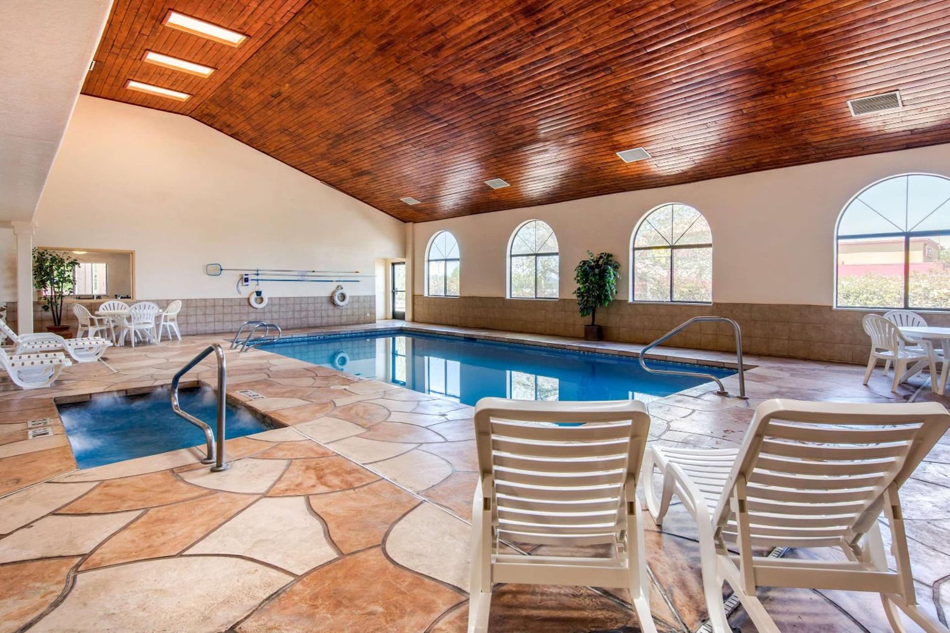 Quality Inn & Suites Albuquerque North near Balloon Fiesta Park gallery photo in Albuquerque, NM — image 9