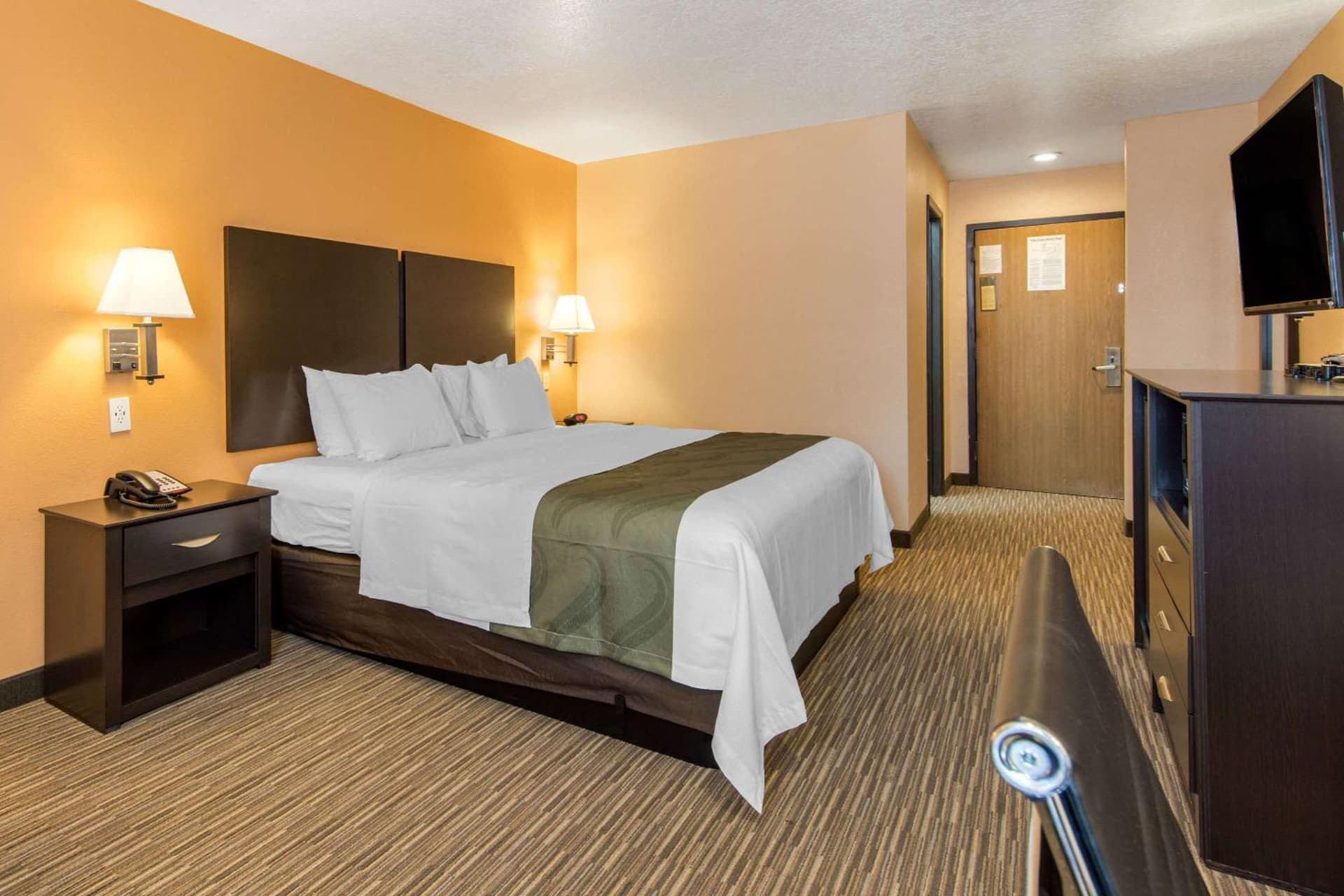 Quality Inn & Suites Albuquerque North near Balloon Fiesta Park gallery photo in Albuquerque, NM — image 25