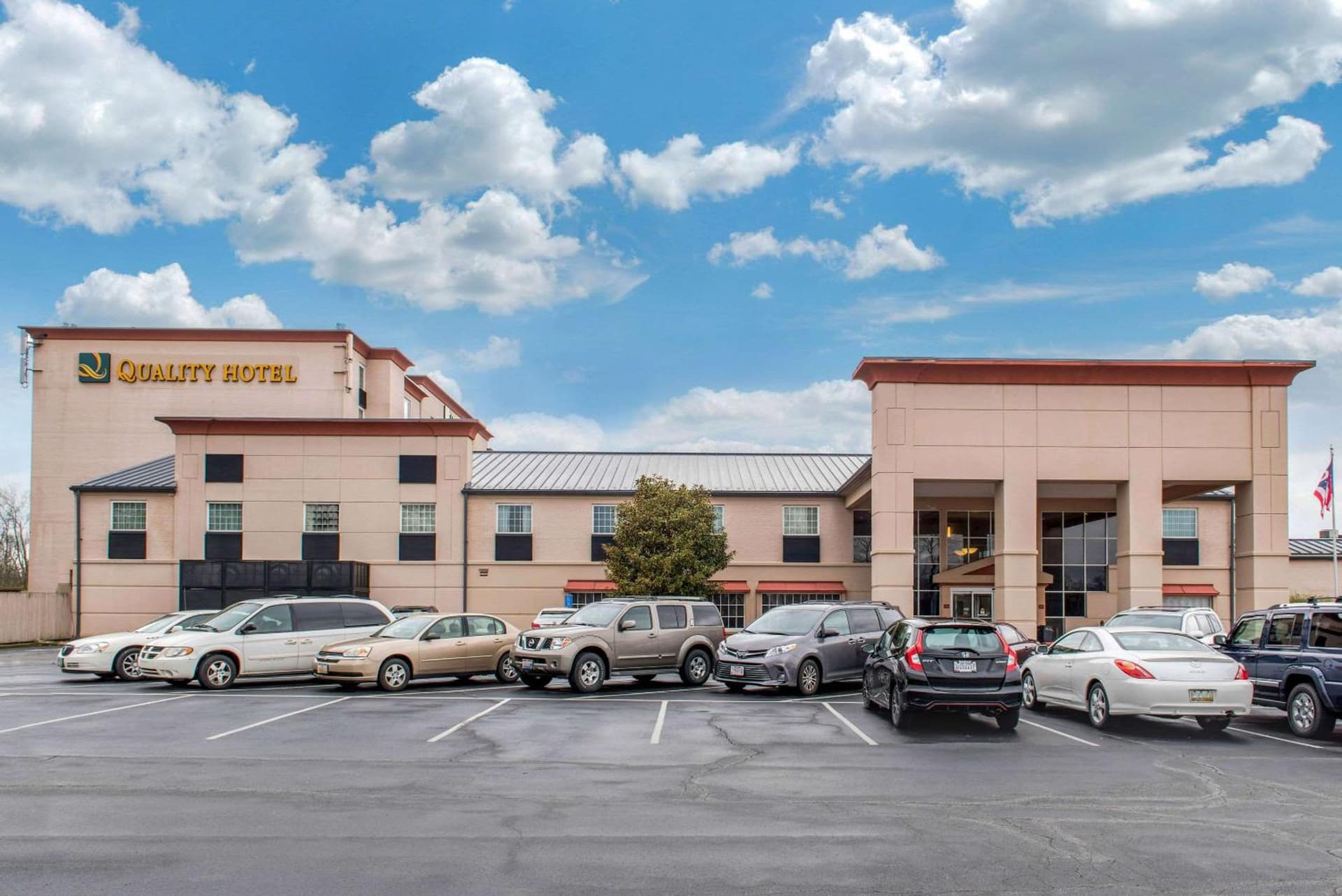 Quality Hotel Conference Center Cincinnati Blue Ash interior in Blue Ash, OH — gallery photo 2