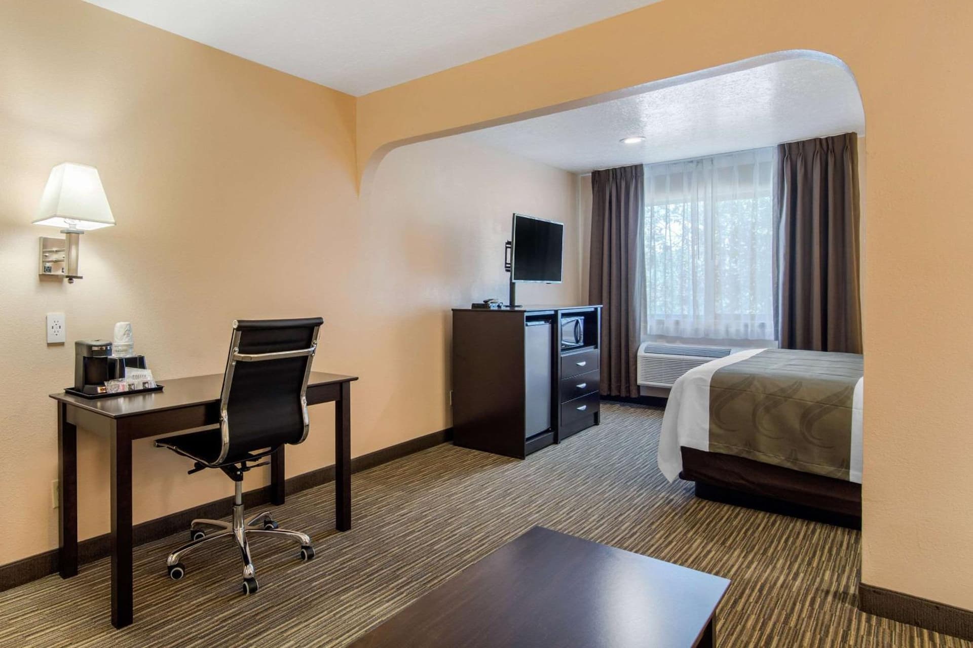 Quality Inn & Suites Albuquerque North near Balloon Fiesta Park gallery photo in Albuquerque, NM — image 8