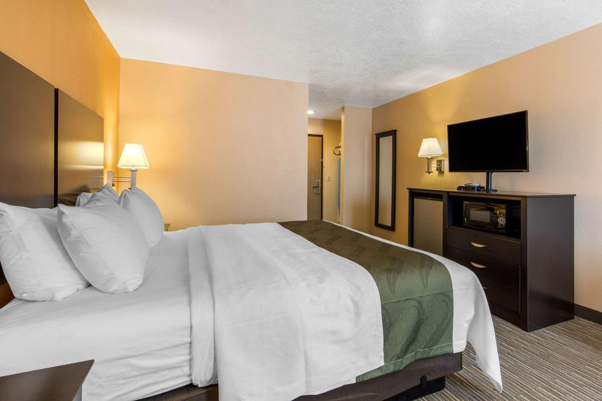 Quality Inn & Suites Albuquerque North near Balloon Fiesta Park gallery photo in Albuquerque, NM — image 28