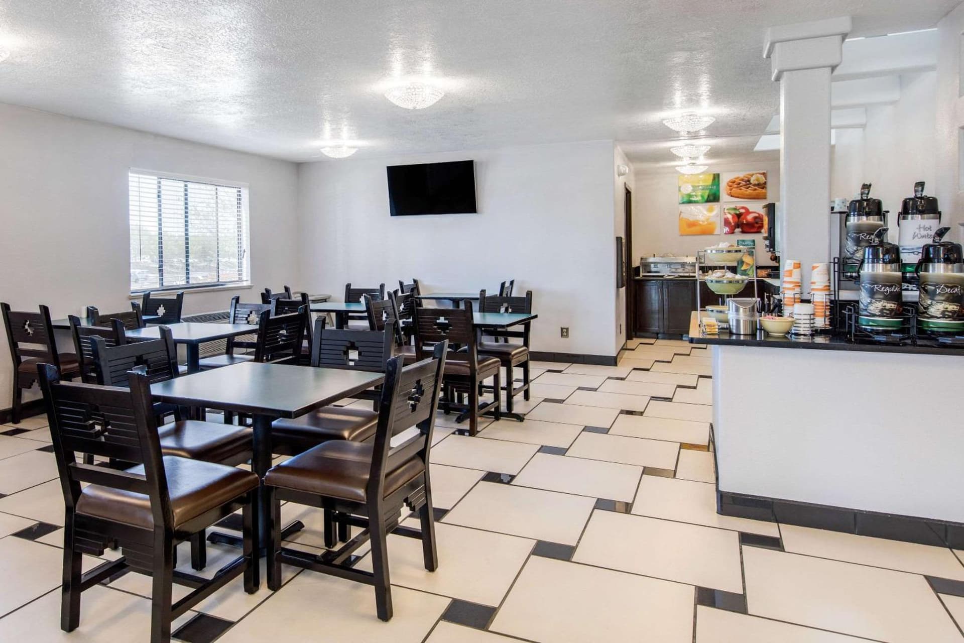 Quality Inn & Suites Albuquerque North near Balloon Fiesta Park gallery photo in Albuquerque, NM — image 23