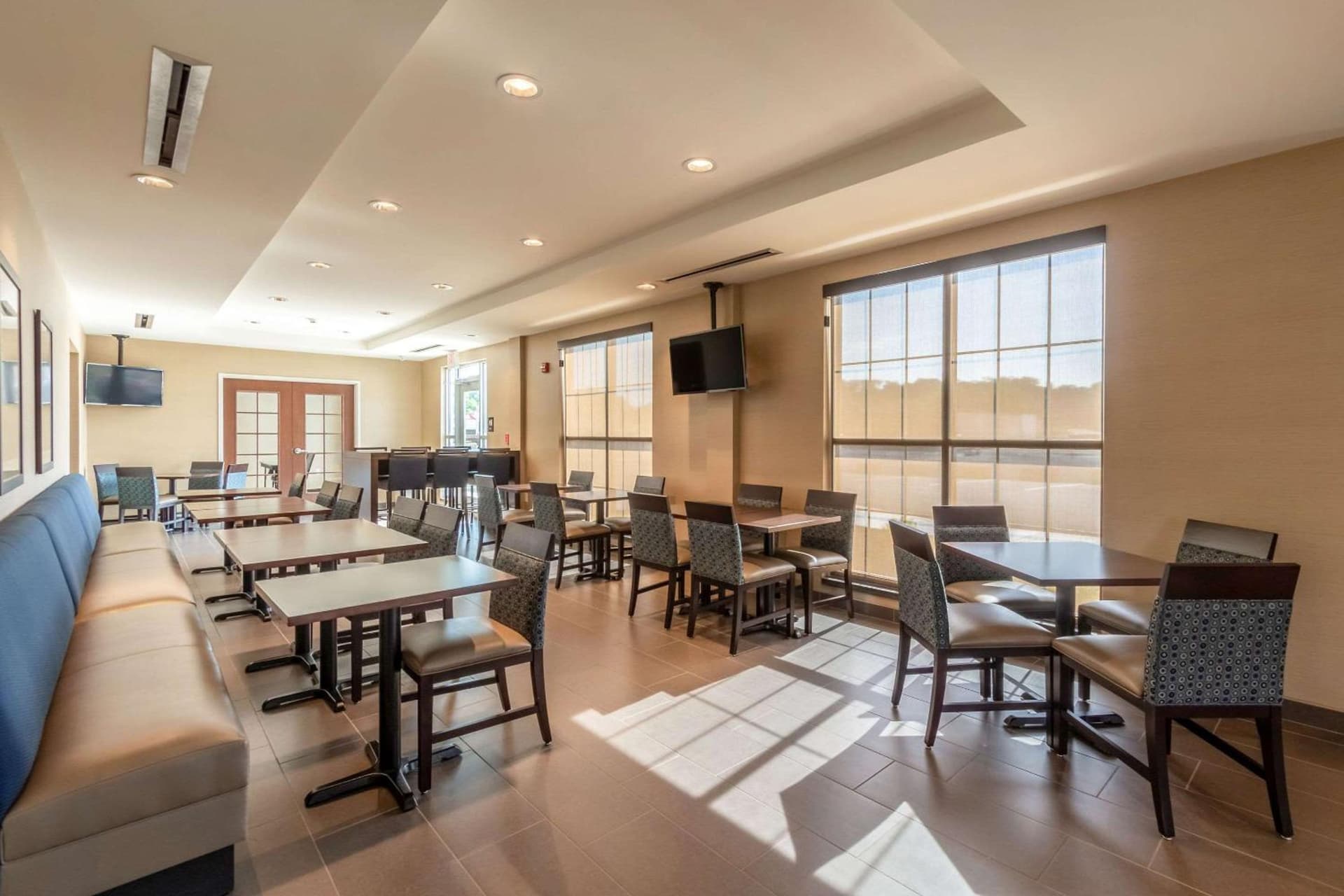 Comfort Inn & Suites - Harrisburg Airport - Hershey South gallery photo in Middletown, PA — image 31
