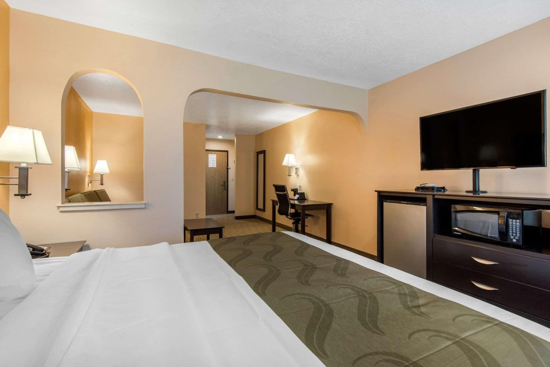Quality Inn & Suites Albuquerque North near Balloon Fiesta Park gallery photo in Albuquerque, NM — image 37