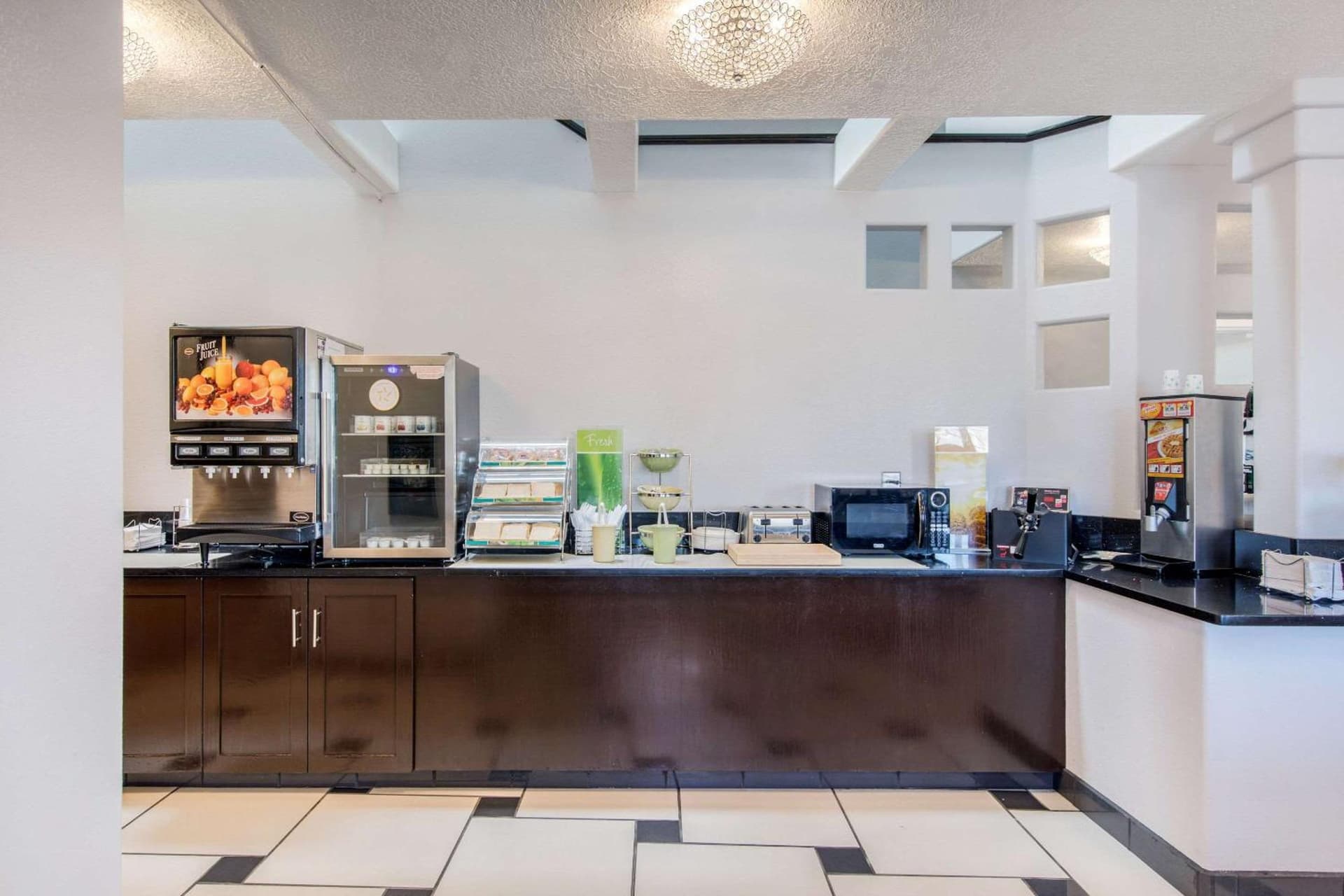 Quality Inn & Suites Albuquerque North near Balloon Fiesta Park gallery photo in Albuquerque, NM — image 40