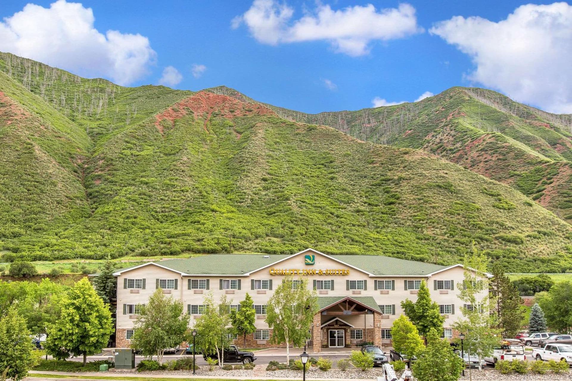 Quality Inn & Suites On The River interior in Glenwood Springs, CO — gallery photo 2