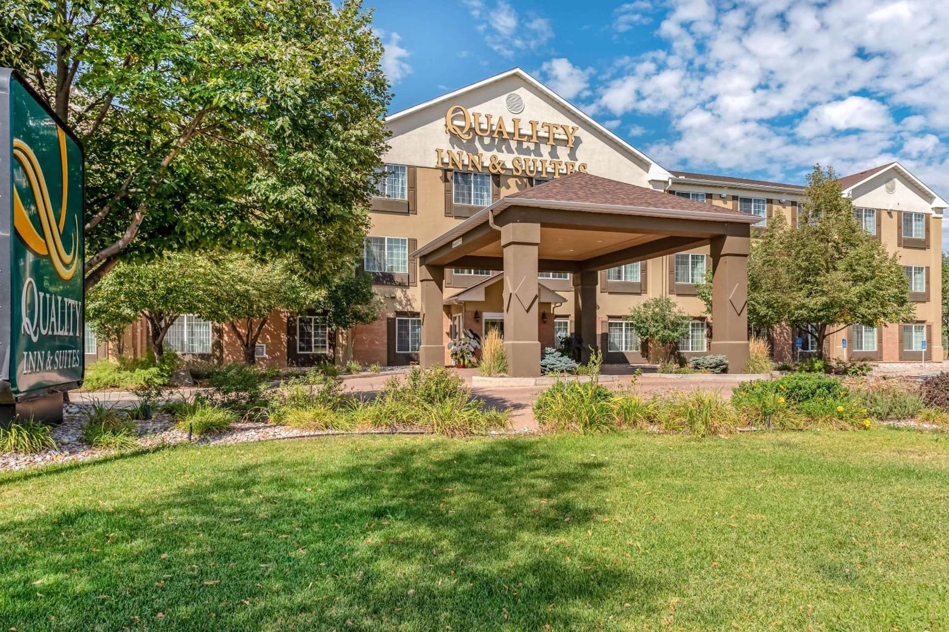 Quality Inn & Suites University Fort Collins interior in Fort Collins, CO — gallery photo 2